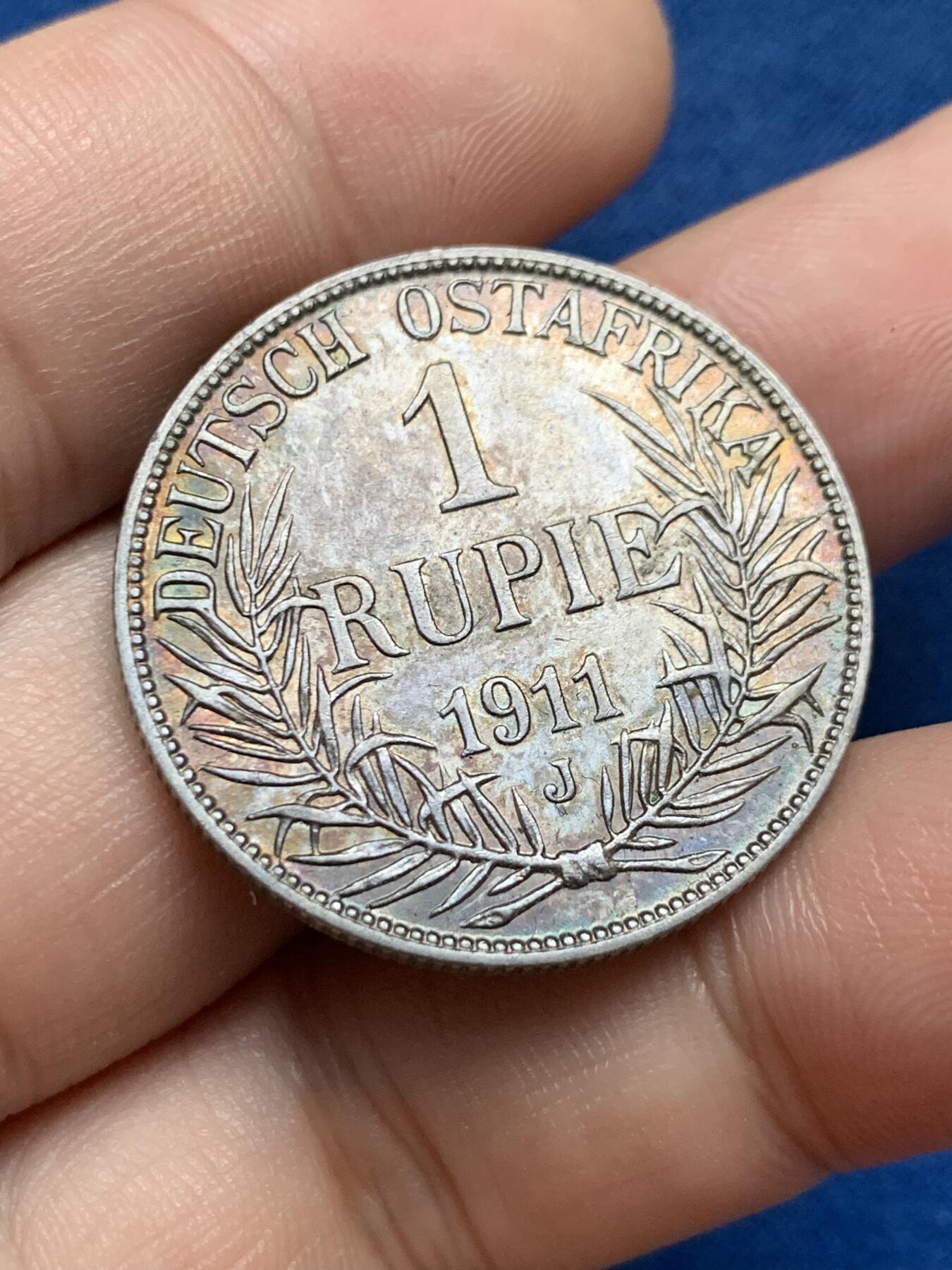 《竞宝斋》第408场 周日，周一，2场连拍 （全场包邮） 1911J厂德属东非 1卢比 酱彩包浆 带光好品 当下火热的品种，殖民地和德系双重光环