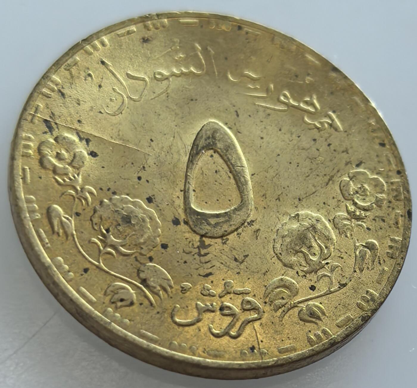 外国优质老铜币纪念币银币，周五晚上九点倒数截拍，满百包邮，可寄存半年，喜欢朋友微信扫描二维码可直接参拍
