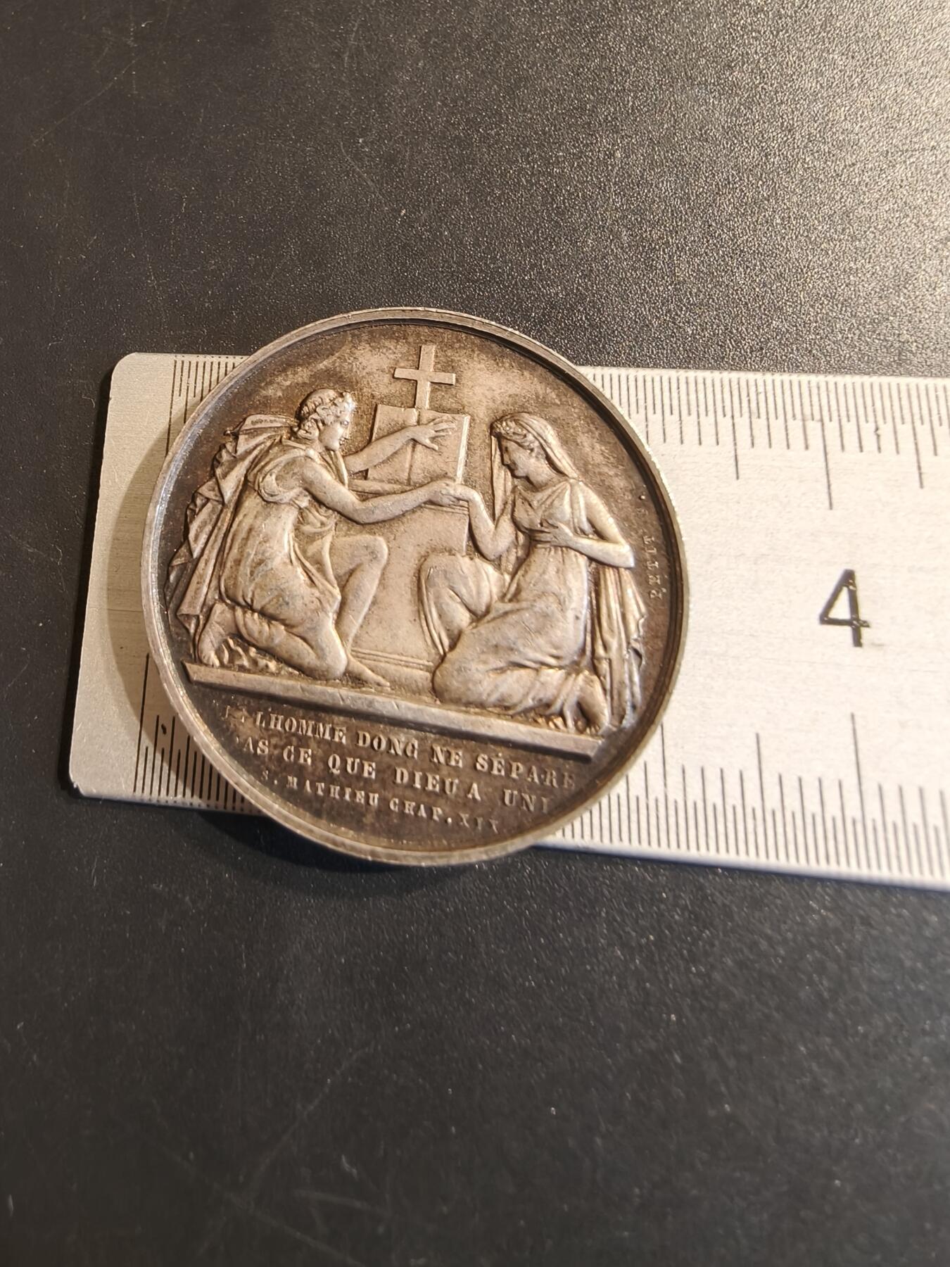 老王徽章第140期 法国婚章   950银蜜蜂标    直径32mm   重量14.5g