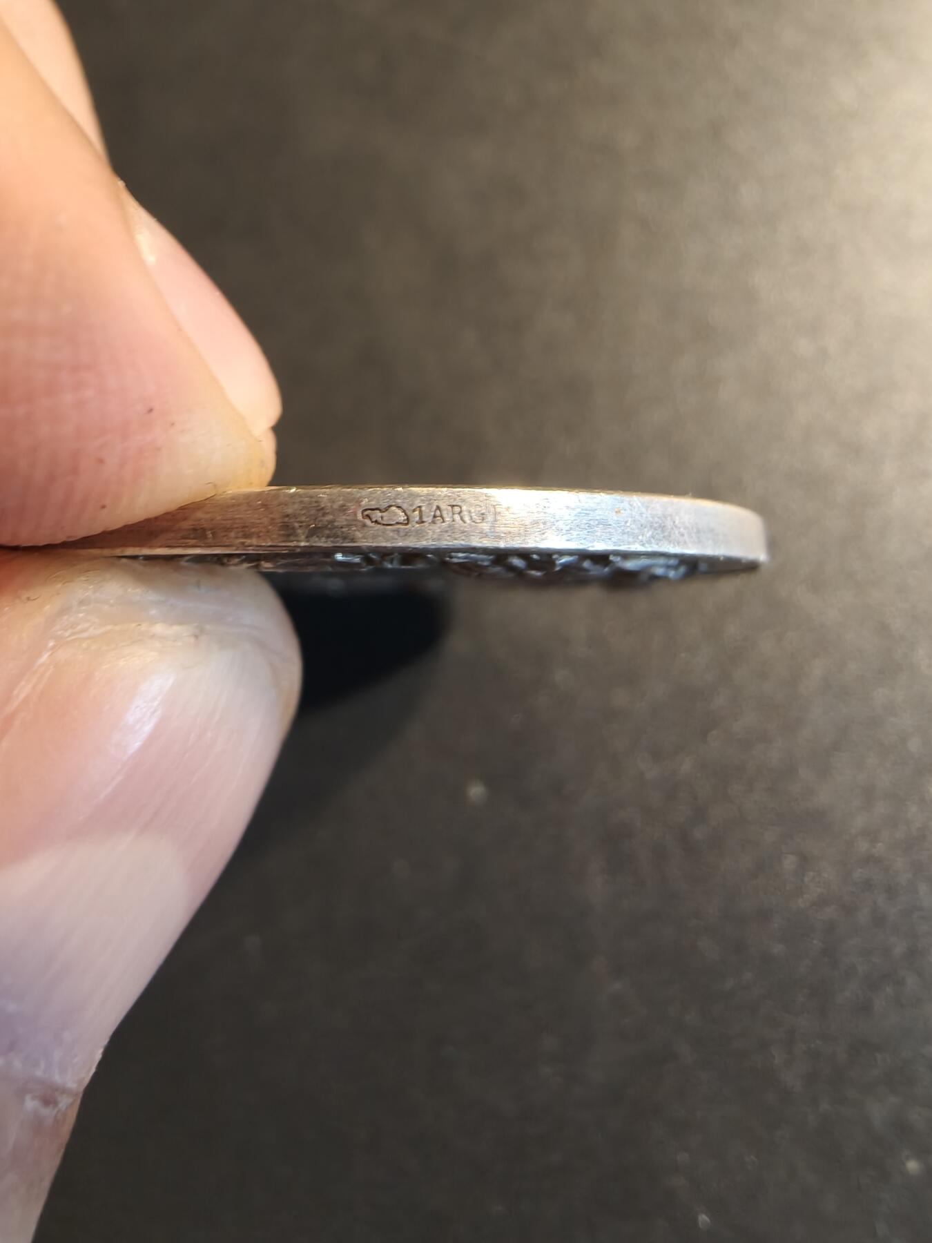 老王徽章第140期 法国婚章   原盒   少见1921年版    950银    直径39mm   重量27.1g      少见大尺寸！