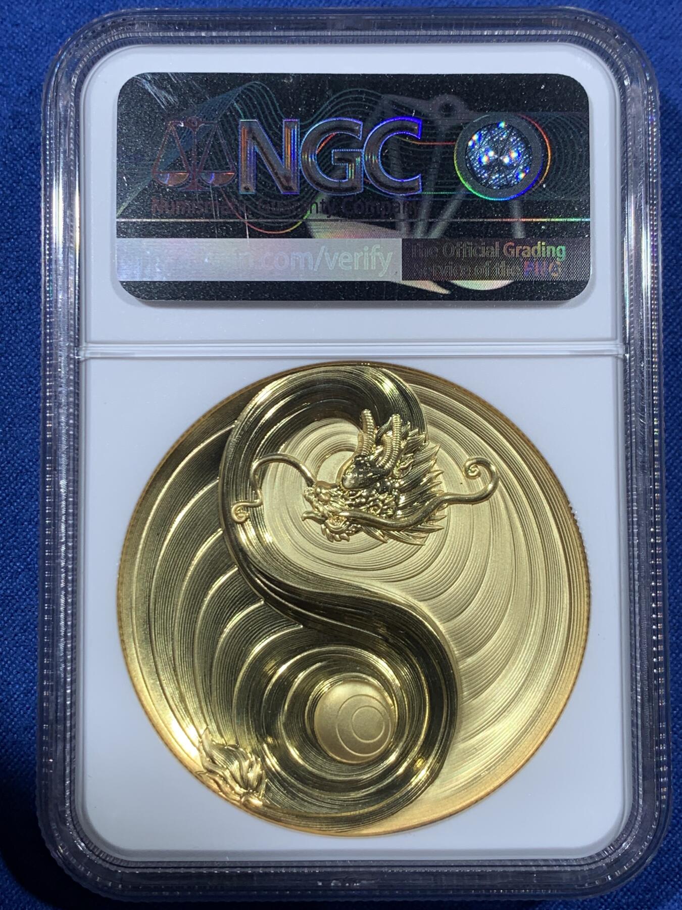 《竞宝斋》第408场 周日，周一，2场连拍 （全场包邮） NGC PF70UC 中国2024观世音菩萨镀金铜章 45mm大尺寸 正面是千手观音像 背面金龙幻太极 加厚盒