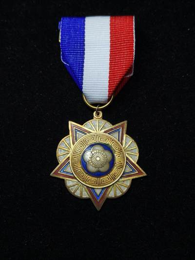 蜀地medal第10场精品专场拍卖 - 民国陆海空奖章 乙等银制热珐琅