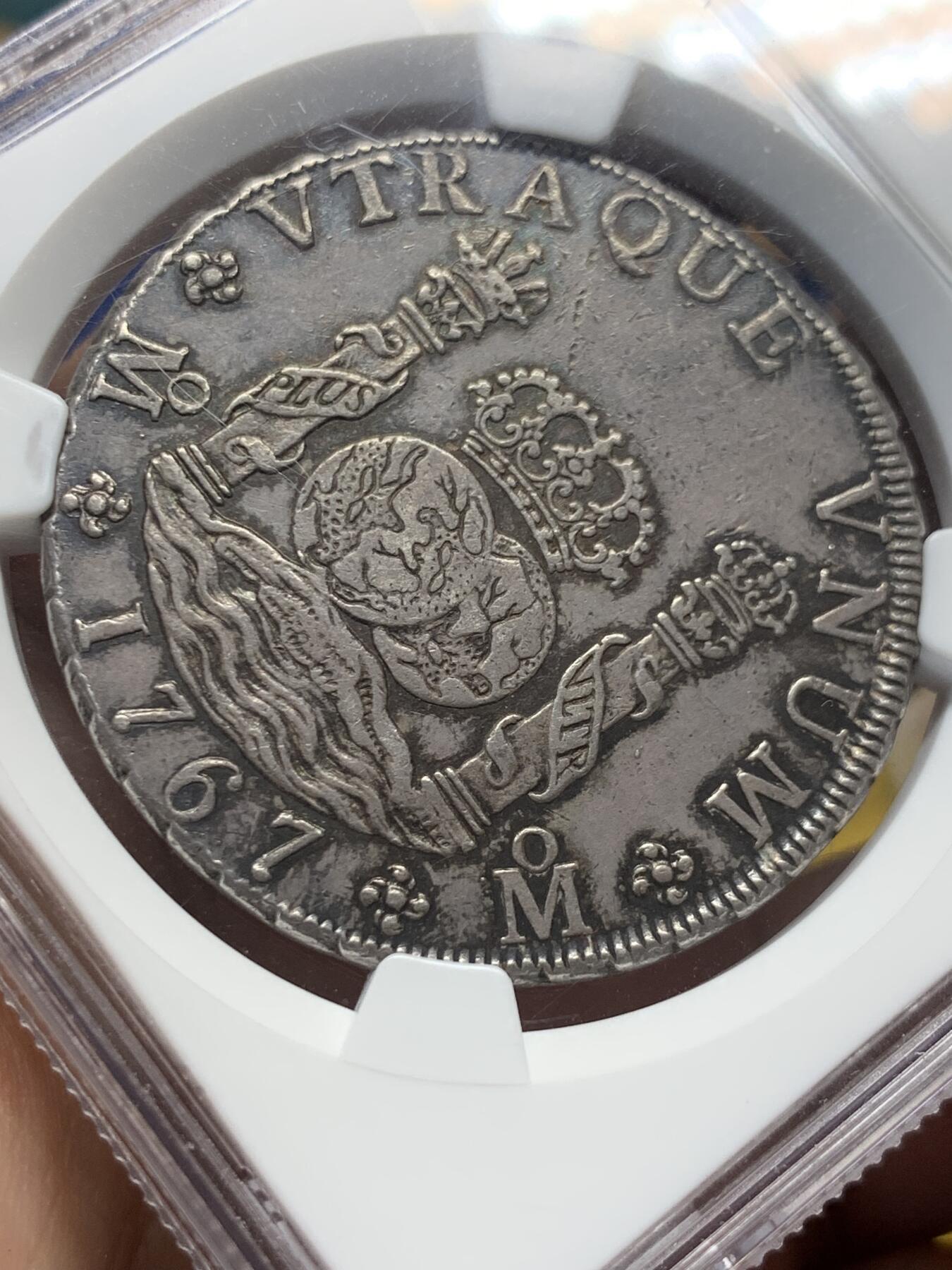 《竞宝斋》第408场 周日，周一，2场连拍 （全场包邮） NGC XF45 墨西哥1767MO地球双柱8R大银 深打