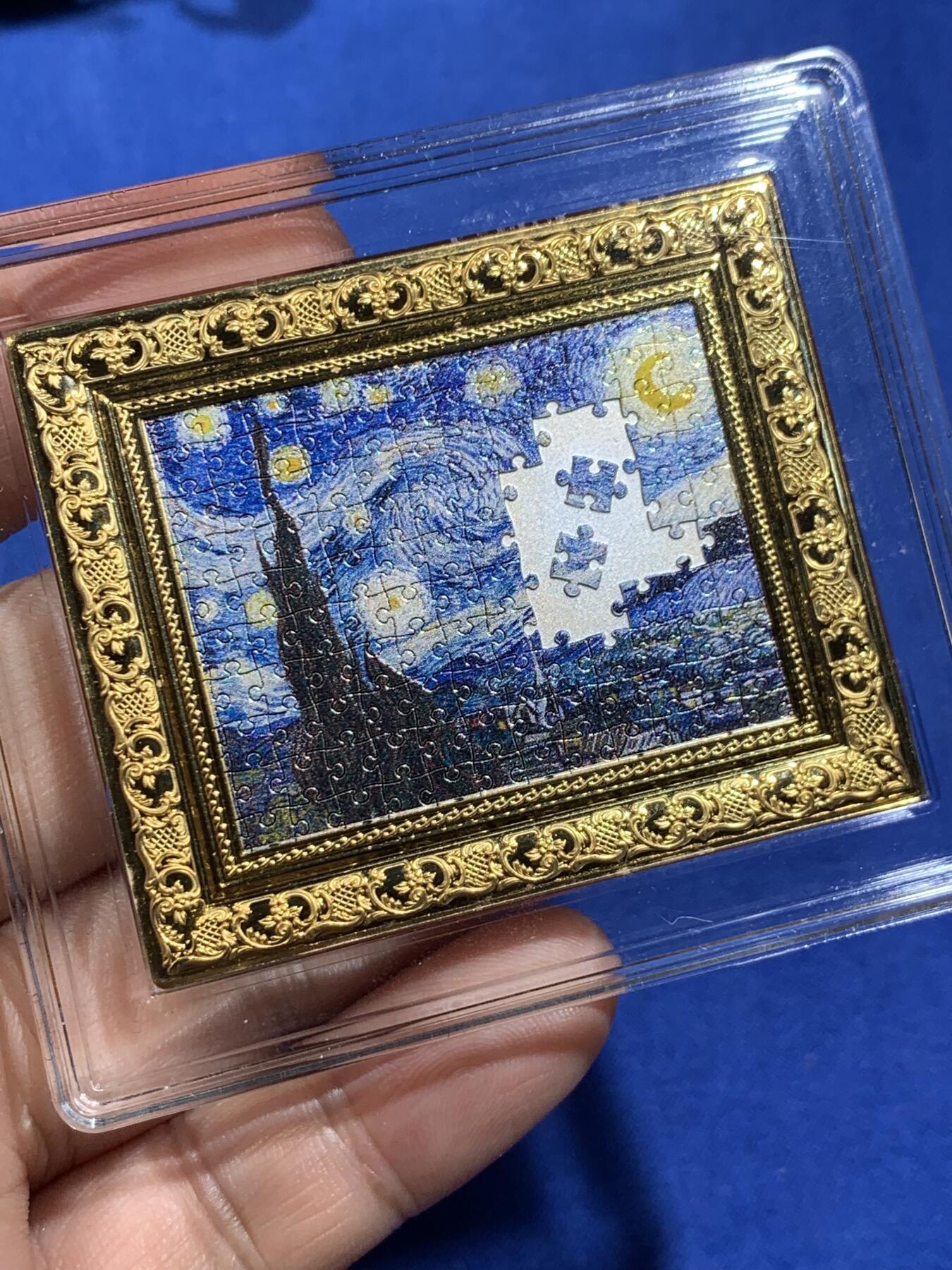 《竞宝斋》第408场 周日，周一，2场连拍 （全场包邮） 纽埃2022年梵高的星空拼图版1元长方形彩色银铜币，60克，盒证齐全，限量2000枚