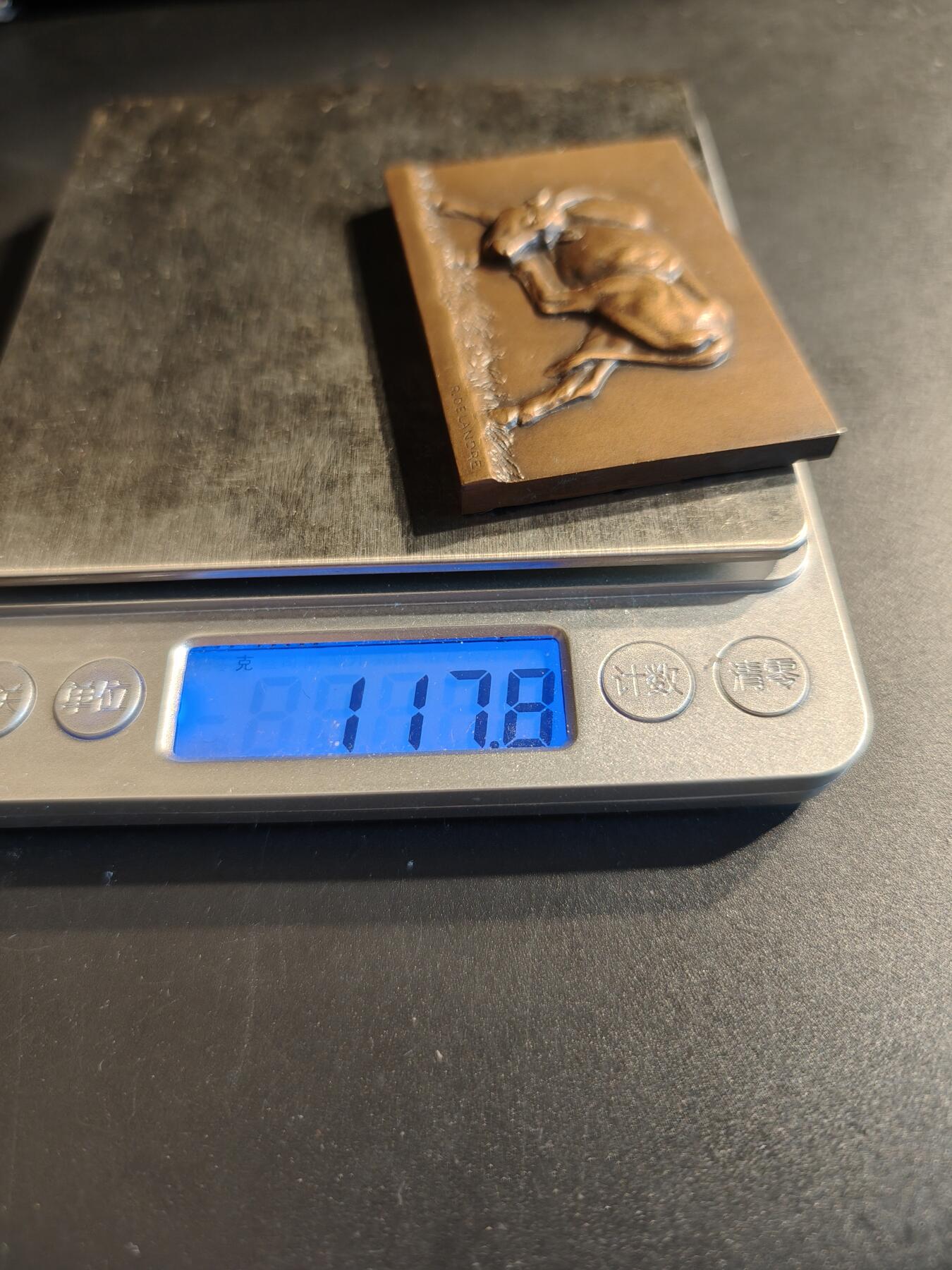 老王徽章第140期 法国养殖业方形大铜章    高浮雕    尺寸60×44mm    重量117.8g