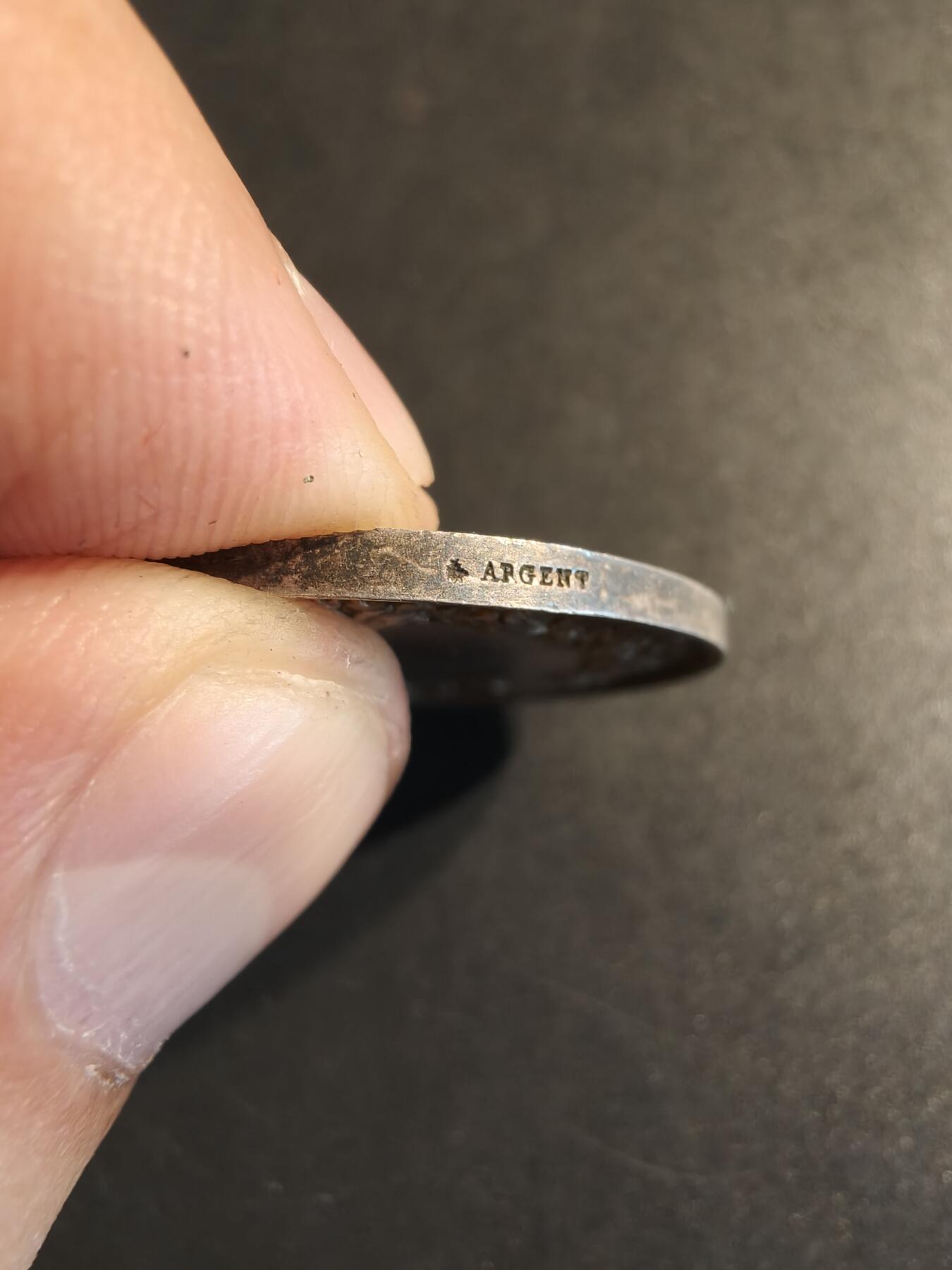 老王徽章第140期 法国婚章   950银蜜蜂标    直径32mm   重量14.5g