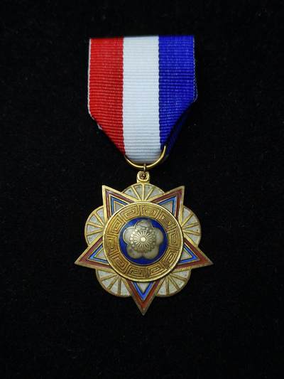 蜀地medal第10场精品专场拍卖 - 民国陆海空奖章 乙等银制热珐琅