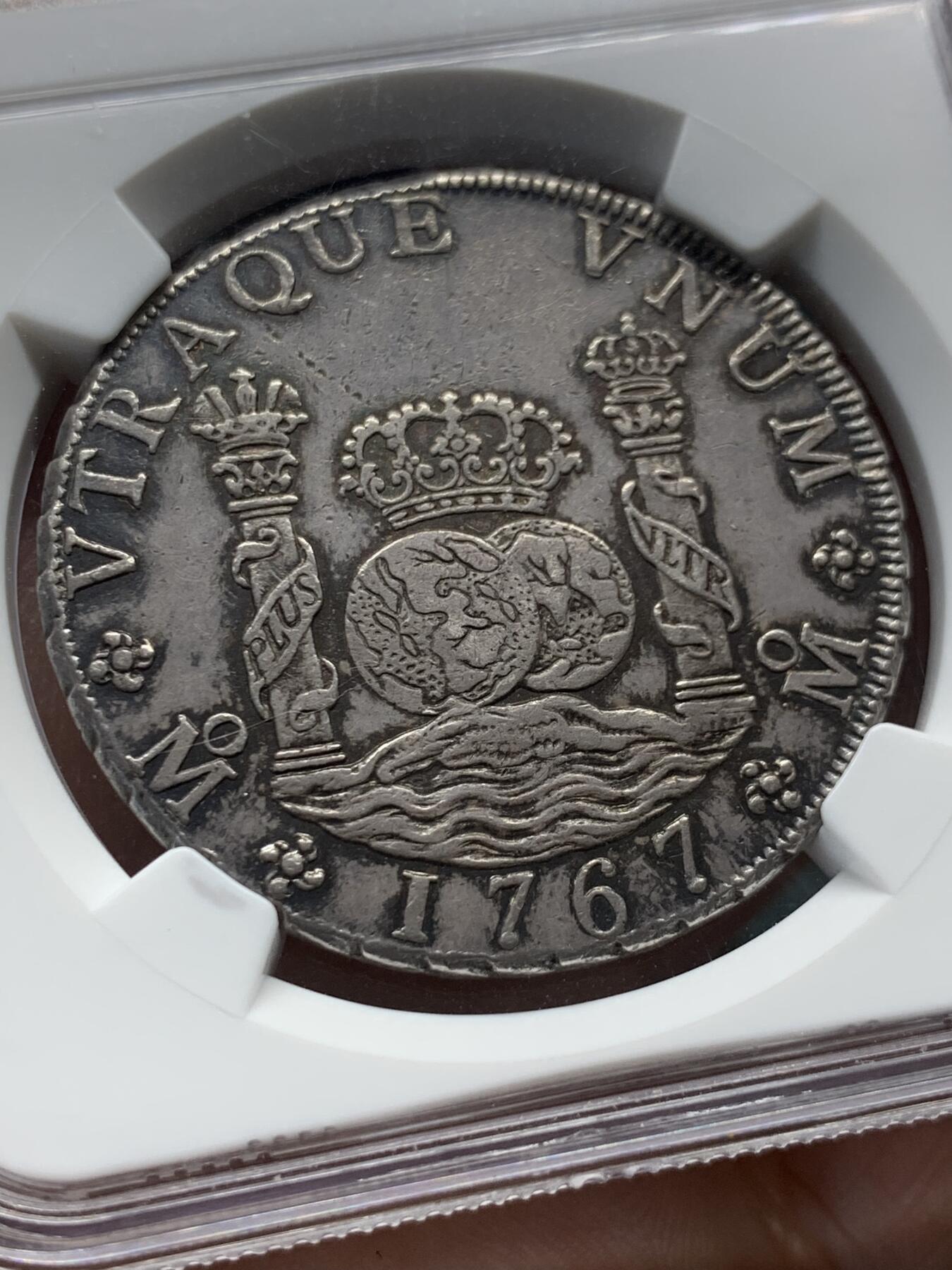 《竞宝斋》第408场 周日，周一，2场连拍 （全场包邮） NGC XF45 墨西哥1767MO地球双柱8R大银 深打