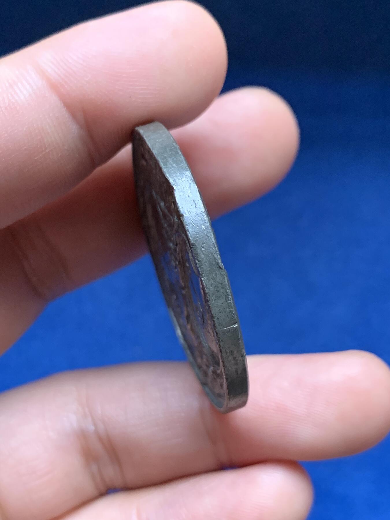 《竞宝斋》第408场 周日，周一，2场连拍 （全场包邮） 1855年维多利亚女王访问法国纪念锡章 重约15.6克 38.7mm