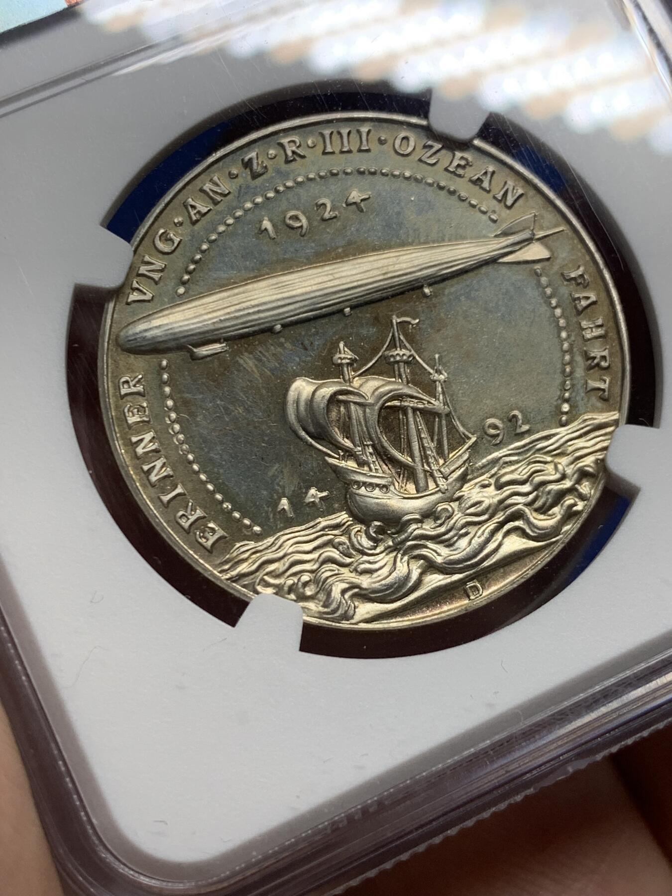 《竞宝斋》第408场 周日，周一，2场连拍 （全场包邮） NGC MS64 德国 1924年 哥茨作品 齐柏林飞艇 顺着哥伦布的航线前往美国纪念银章