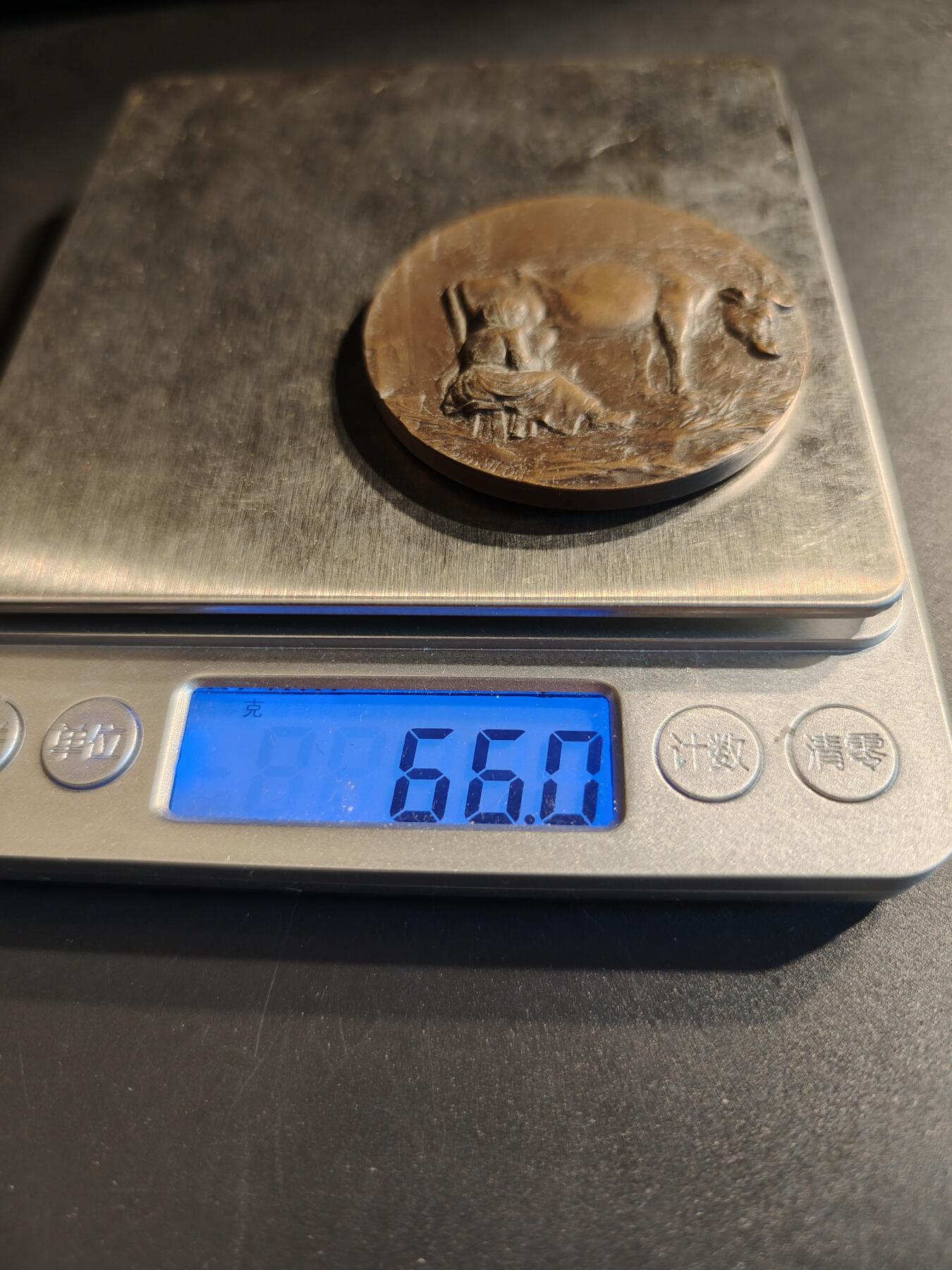 老王徽章第140期 法国养殖业大铜章    高浮雕     直径50mm   重量66g