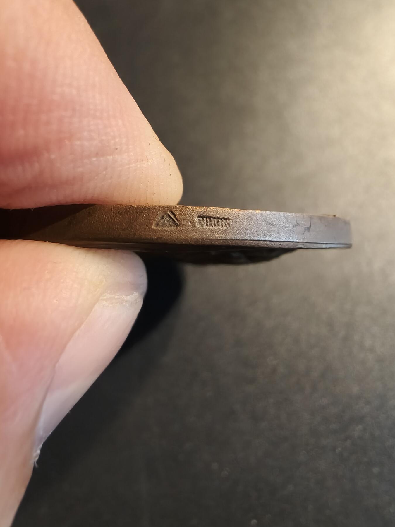 老王徽章第140期 法国养殖业大铜章     高浮雕    直径50mm   重量59.2g