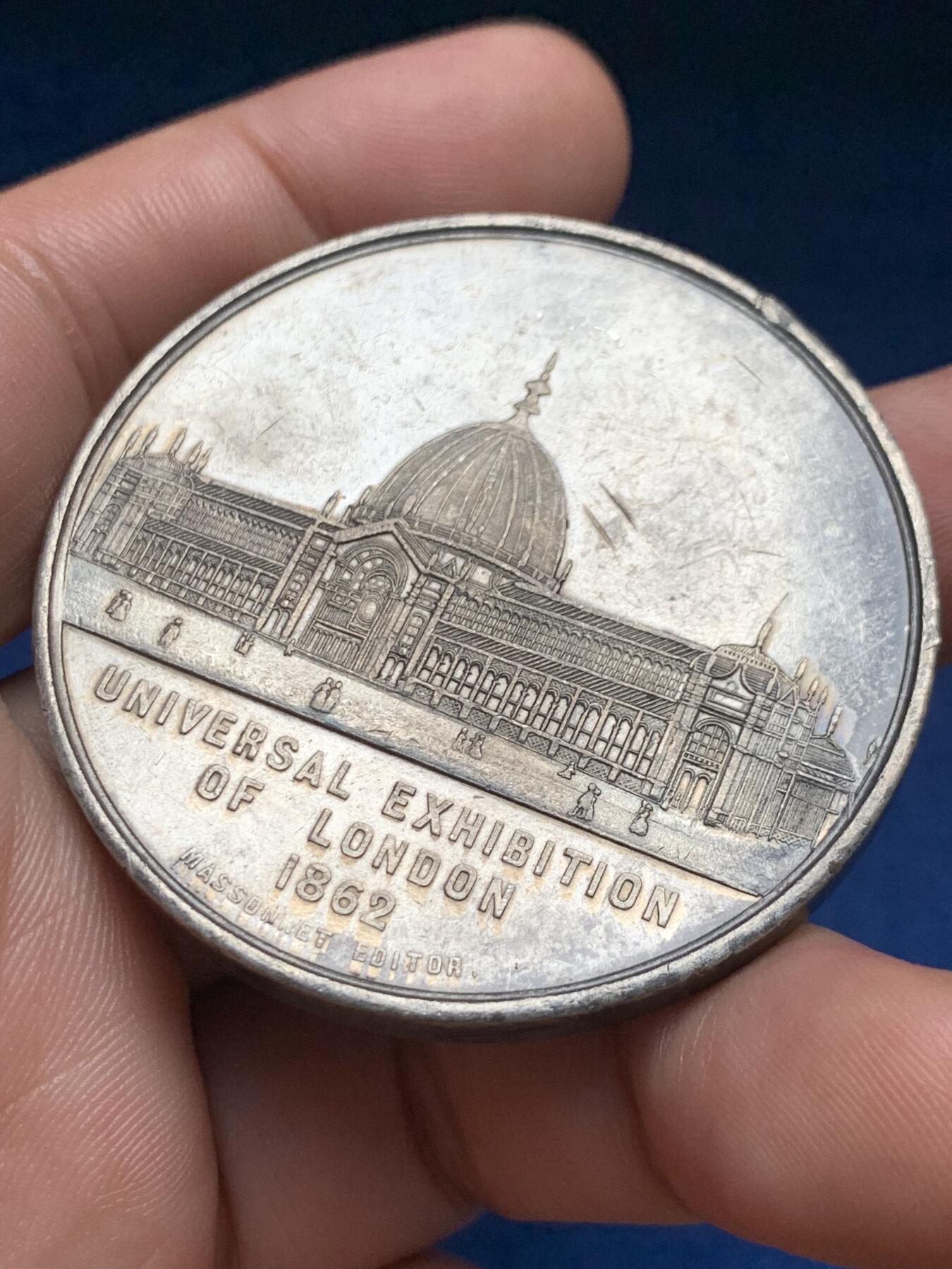 《竞宝斋》第408场 周日，周一，2场连拍 （全场包邮） 1862年伦敦世博会纪念章 44.7克 50mm