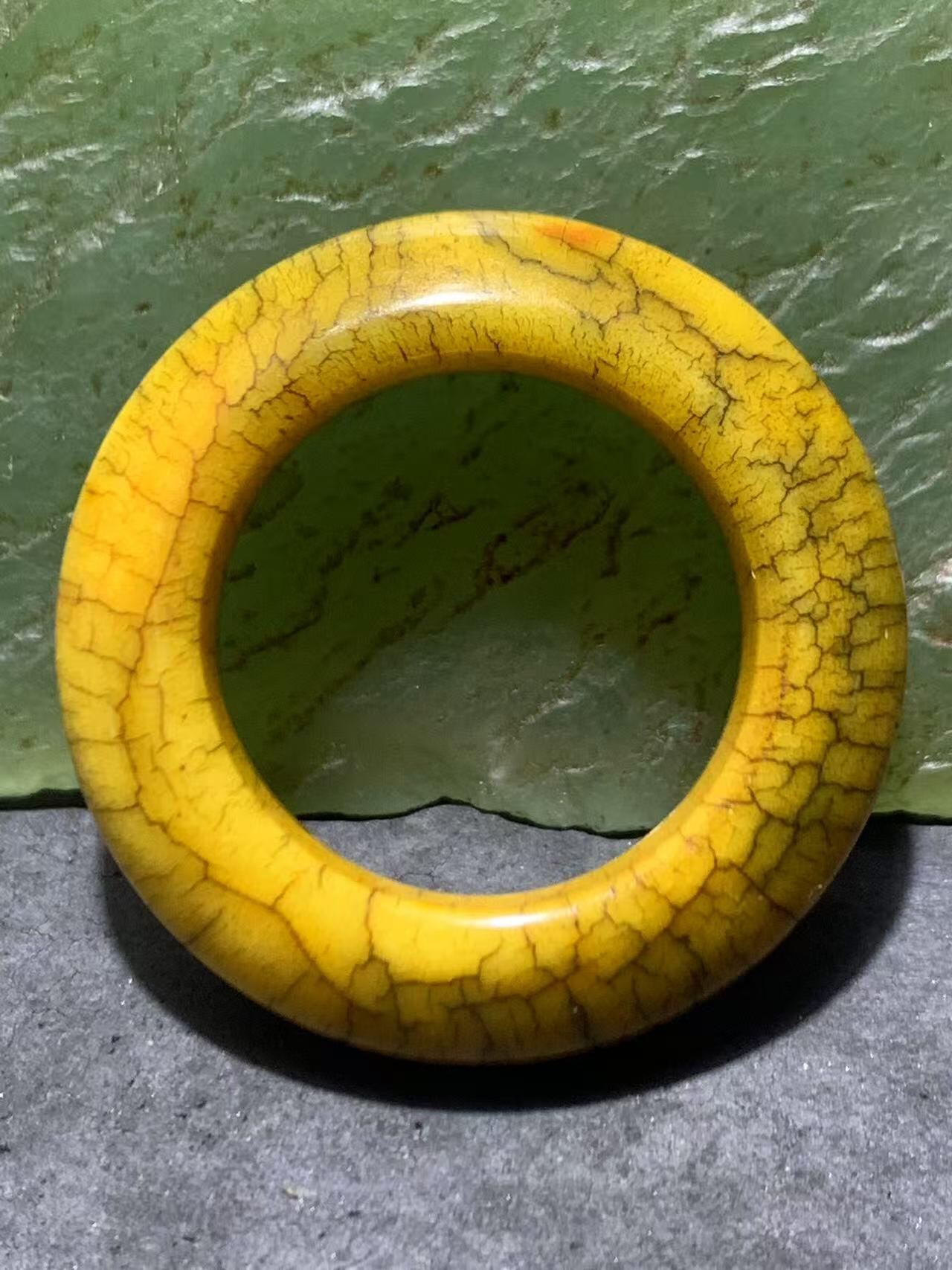 精美骨圈戒指，（跑环，卡环）一个。