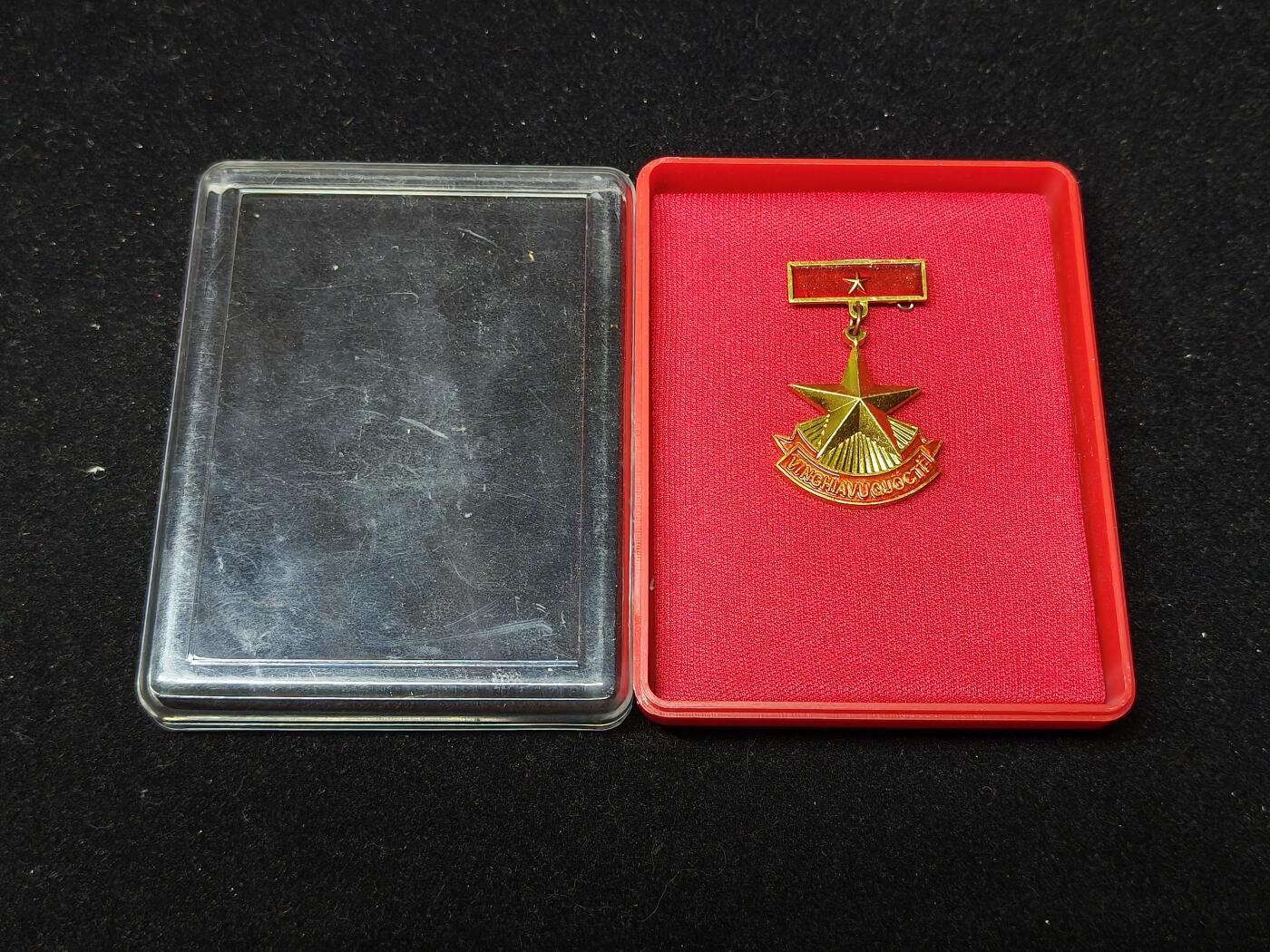 蜀地medal第10场精品专场拍卖 越南国际主义奉献奖章带盒 消灭波尔布特红高政权#01