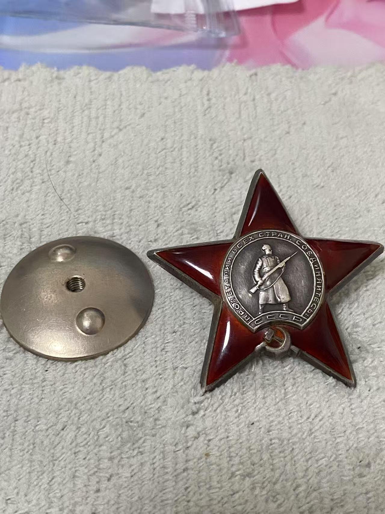 苏联勋章拍卖 8月6日结束 本次有抗美援朝苏联飞行员红旗 击落佩刀F86战机的红旗参拍 机不可失失不再来 找不到的加我qq或者微信都是184277308备注苏章拍卖。最好加微信群每次都会通知还有提前可以一口价的 最近会持续拍卖一些东西。