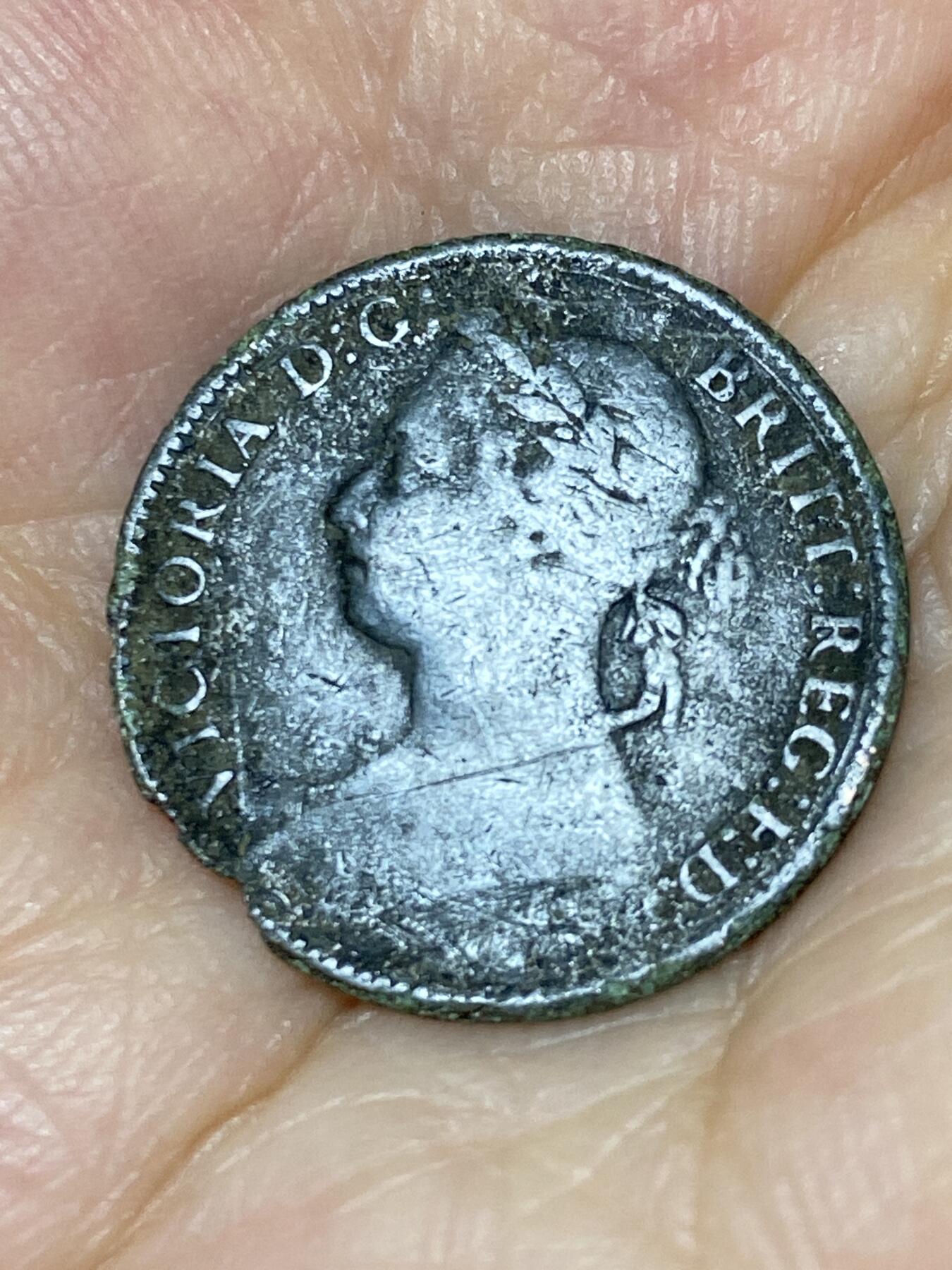 2025年第七十六场(总第一百零二场）外国好品散币(免佣金) 边有伤–英国🇬🇧1887年1法新(维多利亚女王中年第三版)