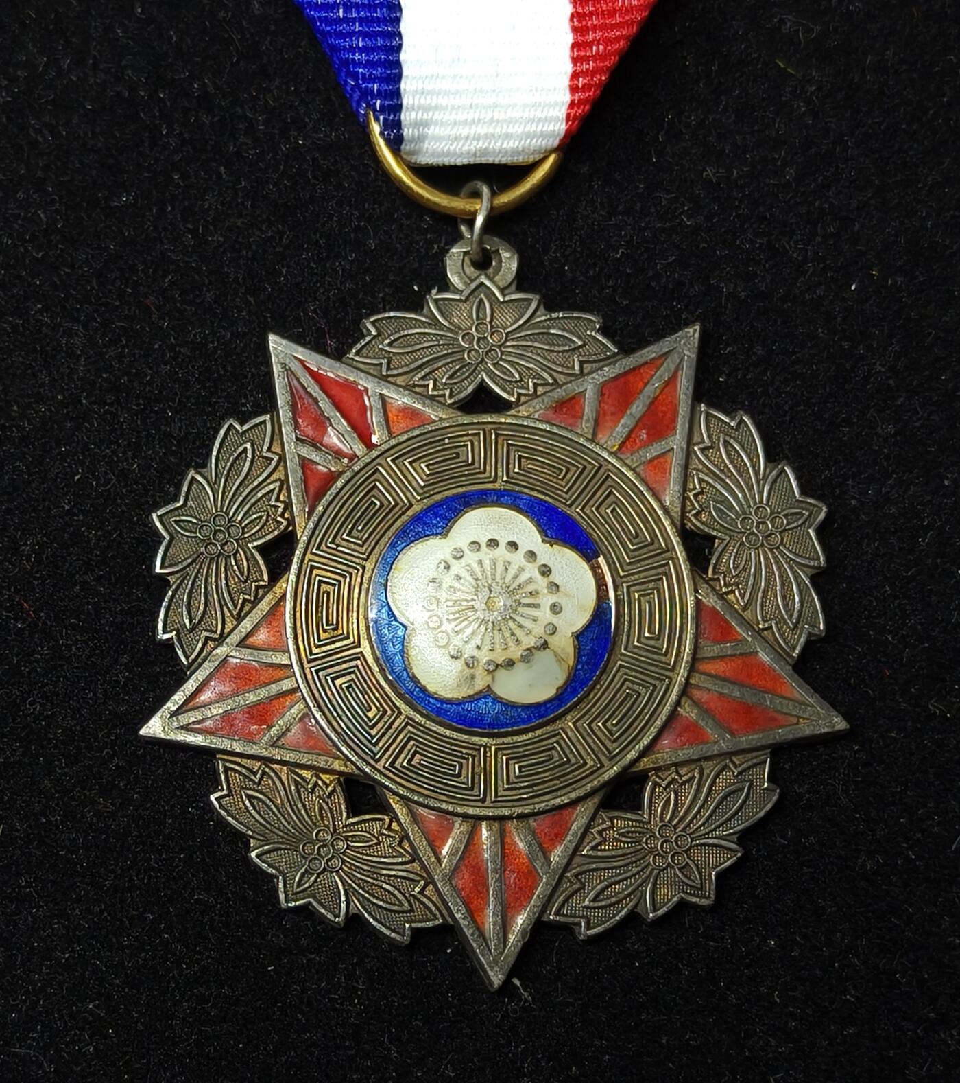 蜀地medal第10场精品专场拍卖 民国陆海空奖章 甲等银制热珐琅