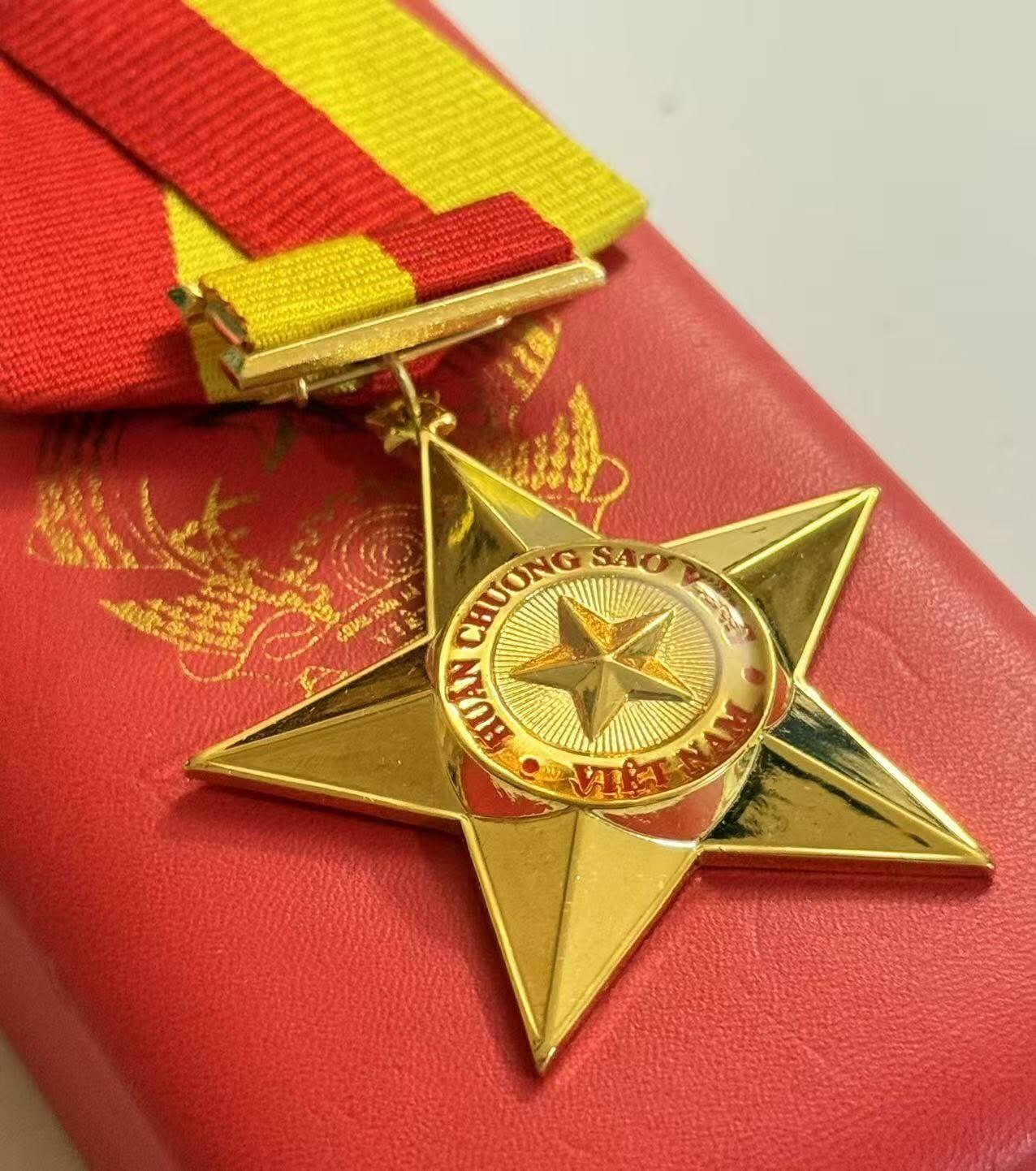 RimeNova韵星2025军品类夏季拍卖会-- RimeNova 2025 Summer Militaria Sale 越南金星勋章-原盒带略