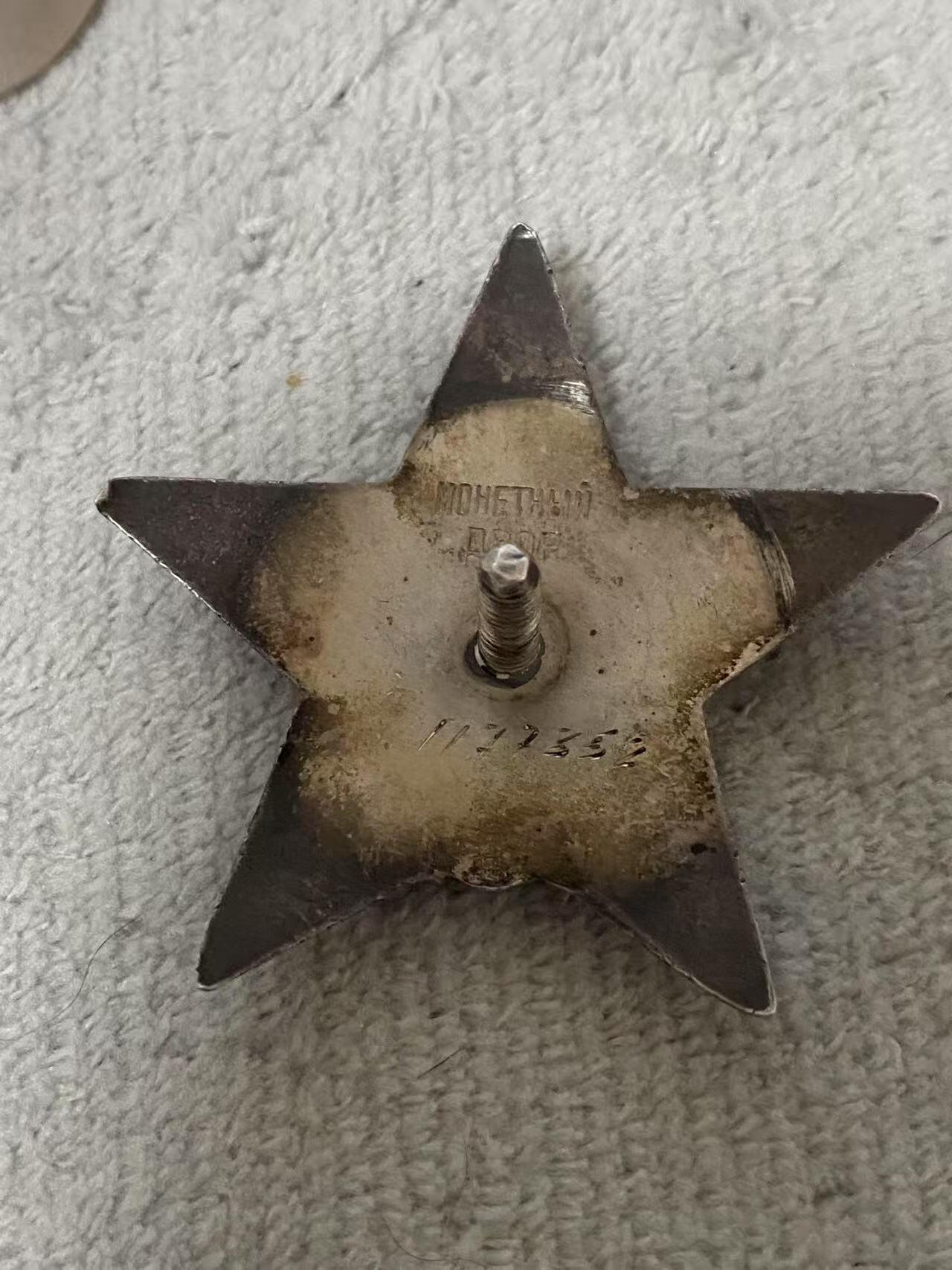 苏联勋章拍卖 8月6日结束 本次有抗美援朝苏联飞行员红旗 击落佩刀F86战机的红旗参拍 机不可失失不再来 找不到的加我qq或者微信都是184277308备注苏章拍卖。最好加微信群每次都会通知还有提前可以一口价的 最近会持续拍卖一些东西。