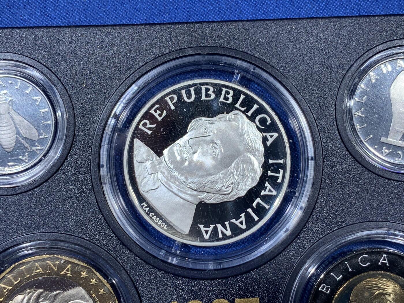 《竞宝斋》第408场 周日，周一，2场连拍 （全场包邮） 1997年里拉精制套币 含2枚银币