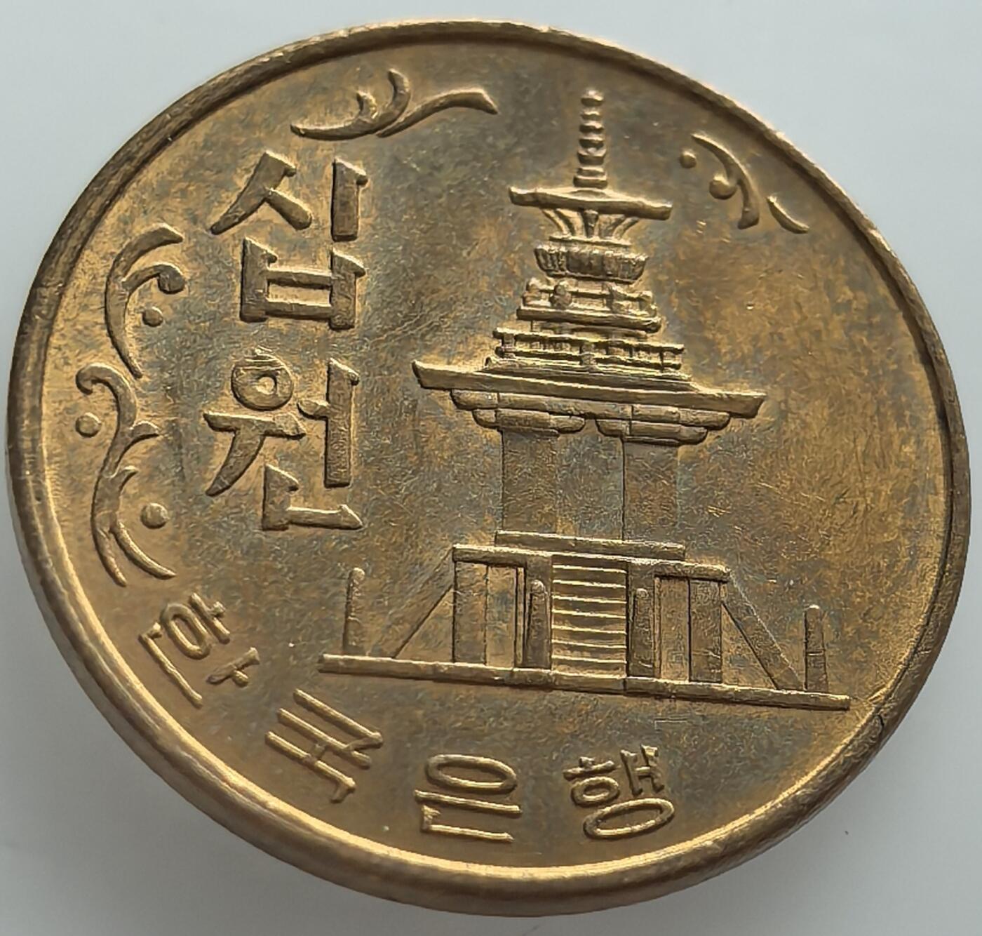 外国优质老铜币纪念币银币，周五晚上九点倒数截拍，满百包邮，可寄存半年，喜欢朋友微信扫描二维码可直接参拍