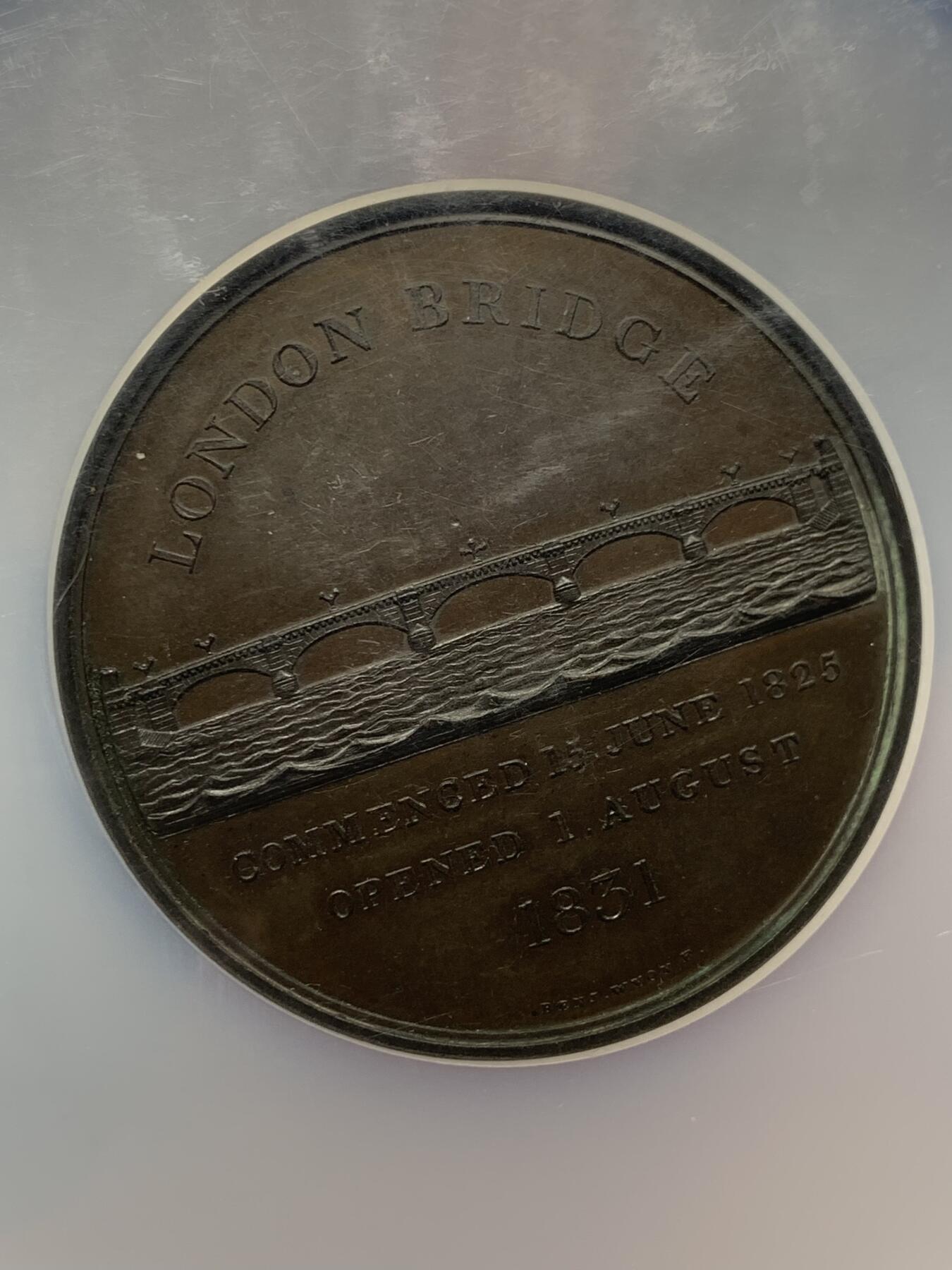 《竞宝斋》第408场 周日，周一，2场连拍 （全场包邮） NGC MS62BN 英国1831威廉四世伦敦桥开通纪念大铜章，51mm，NGC超大盒封装，伦敦金融城系列一号作品，此前稀奇只拍过两枚裸章，评级的首次出现 加大加厚盒装