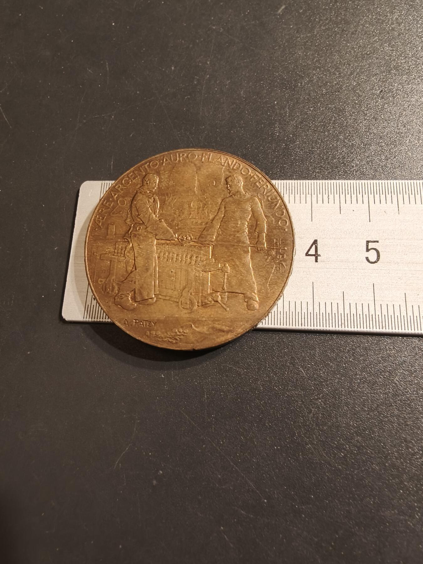 老王徽章第140期 法国1900年访问巴黎铸币局铜章    直径37mm   重量26.6g