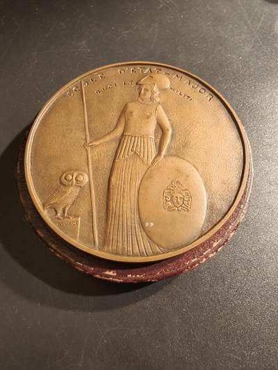 老王徽章第140期 - 法国参谋学校大铜章    原盒    直径68mm   重量150.2g