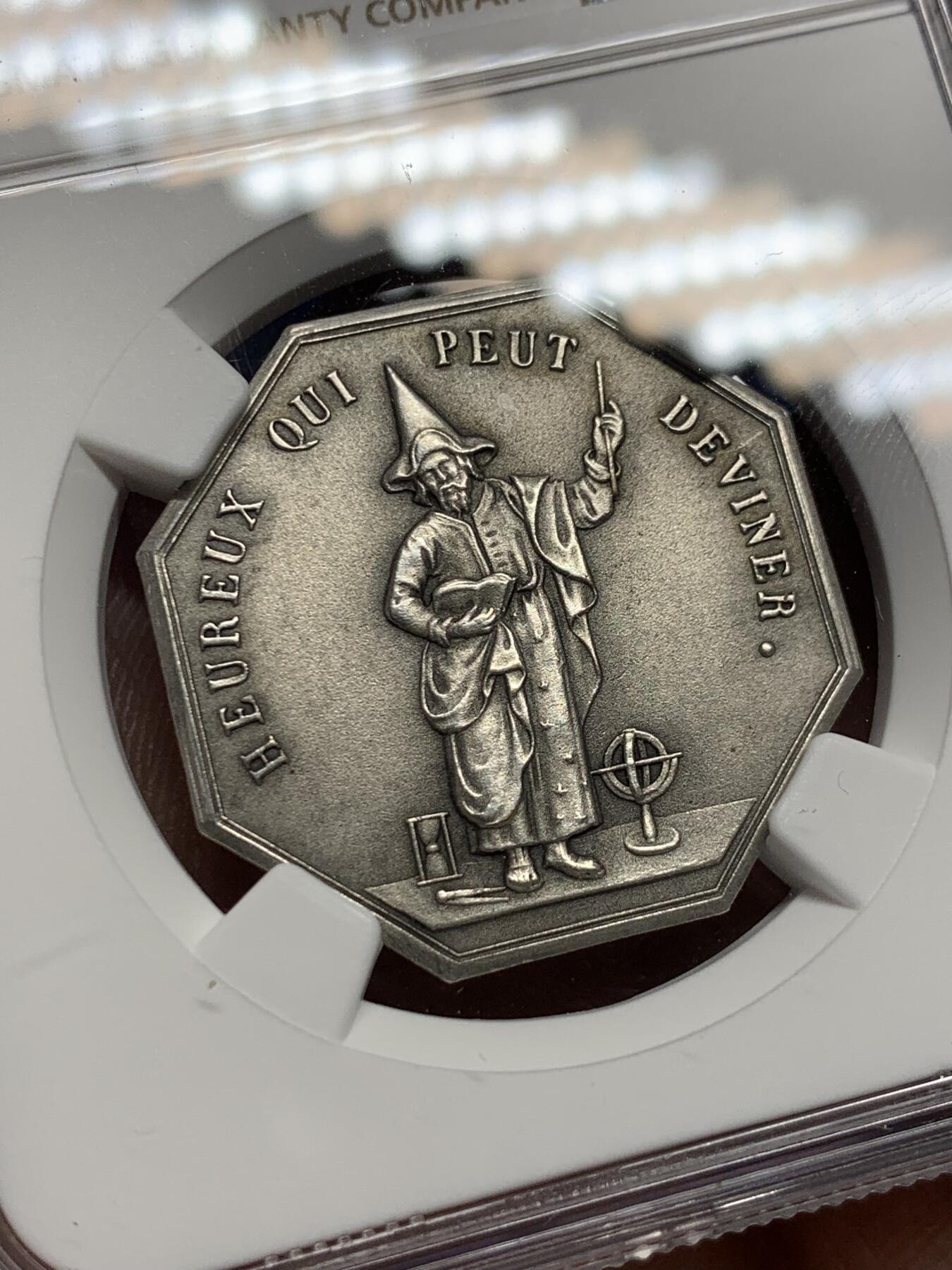 《竞宝斋》第408场 周日，周一，2场连拍 （全场包邮） NGC MS64 法国八角镀银铜质代币，高分，正面一名预言家，铭文“谁能猜到幸福快乐