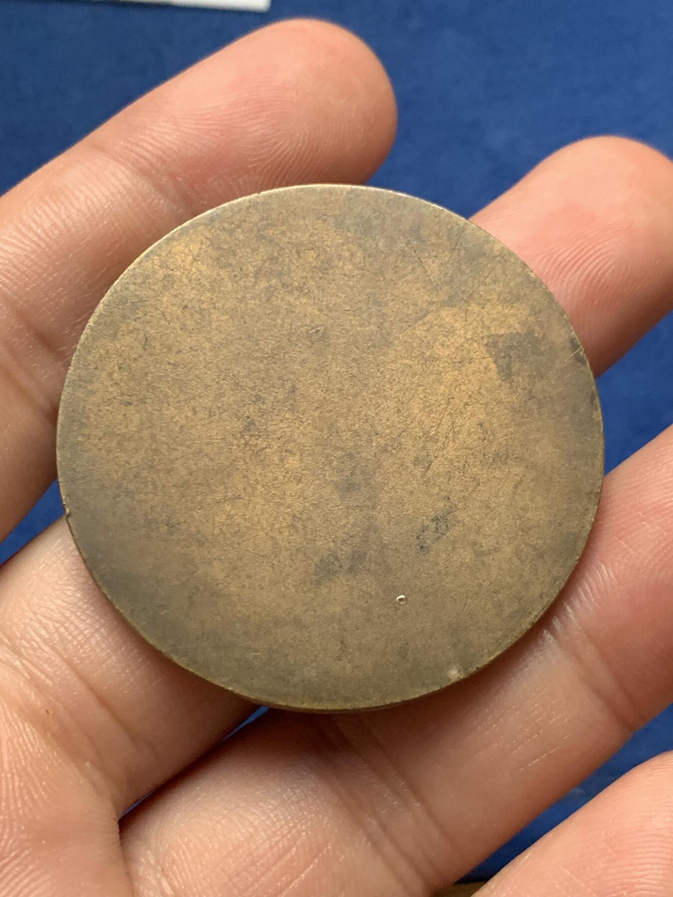 《竞宝斋》第408场 周日，周一，2场连拍 （全场包邮） 三枚一组 外国纪念章 纪念币 总重约88.6克 38.3-40.8mm