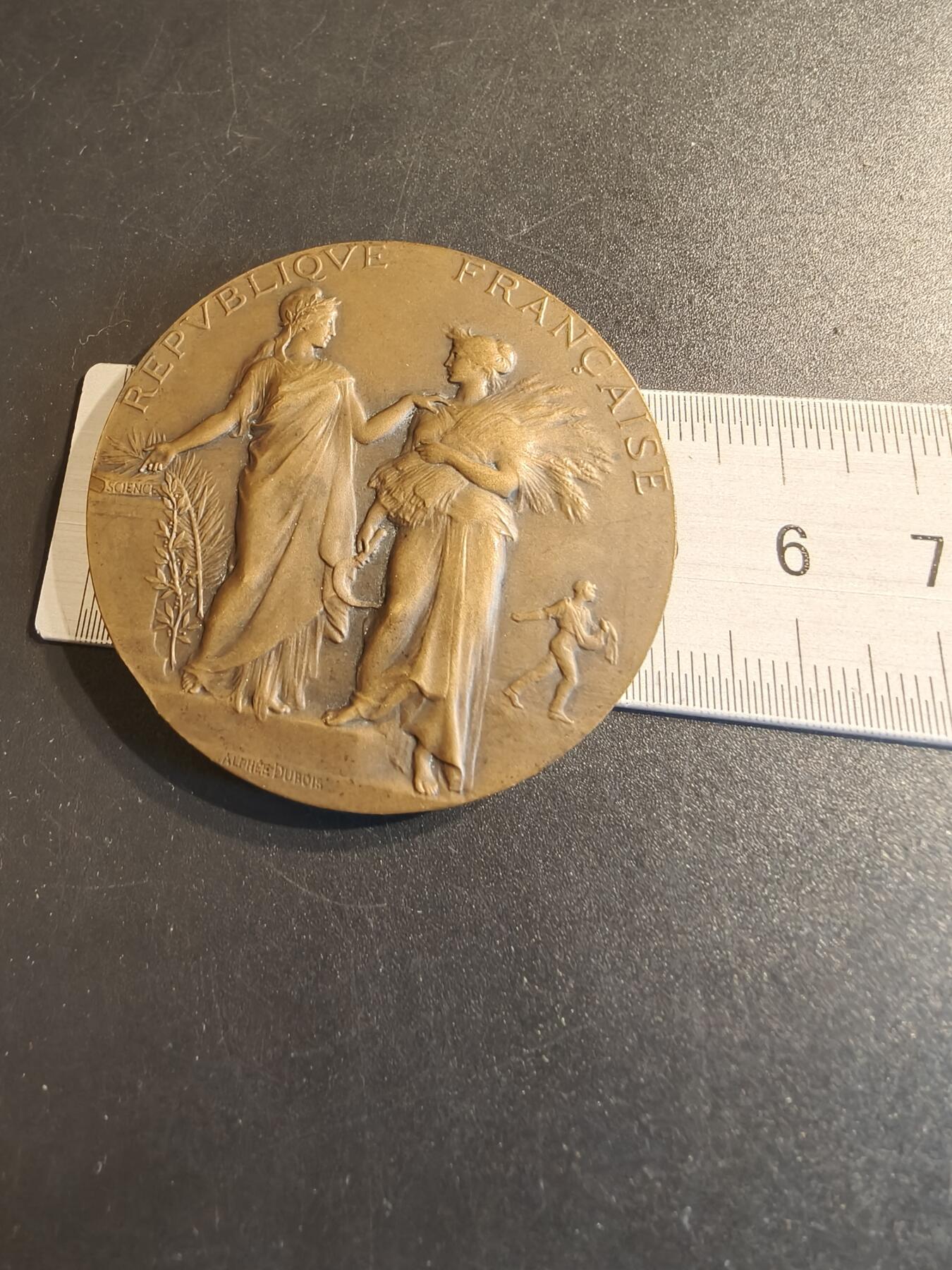 老王徽章第140期 法国国家农业协会大铜章    杜布瓦名作     直径52mm   重量64.2g