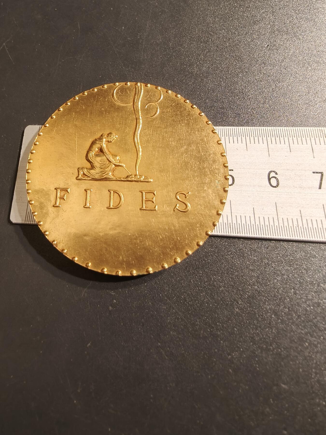 老王徽章第140期 法国婚姻忠诚大铜章     直径50mm   重量52.8g