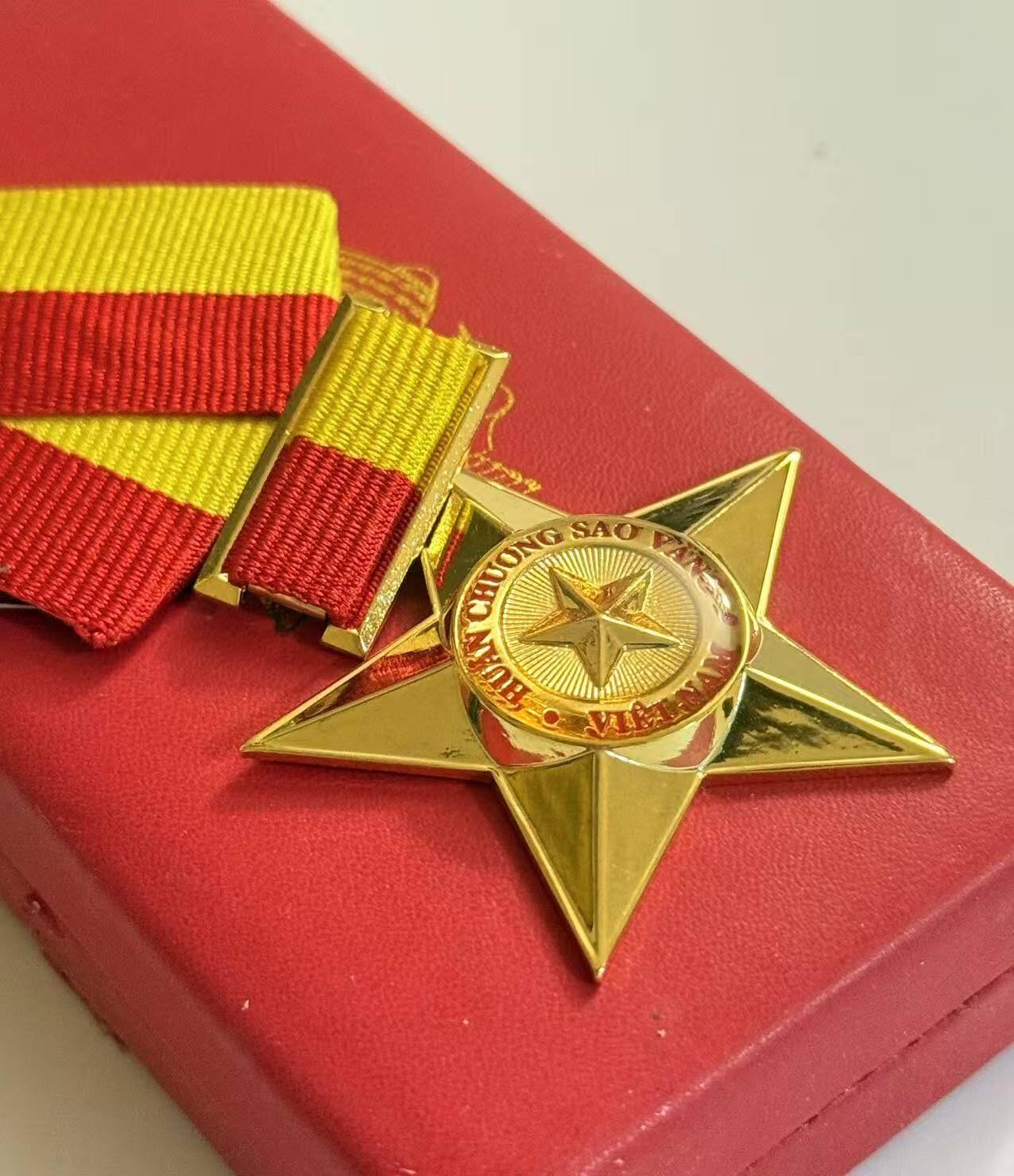 RimeNova韵星2025军品类夏季拍卖会-- RimeNova 2025 Summer Militaria Sale 越南金星勋章-原盒带略