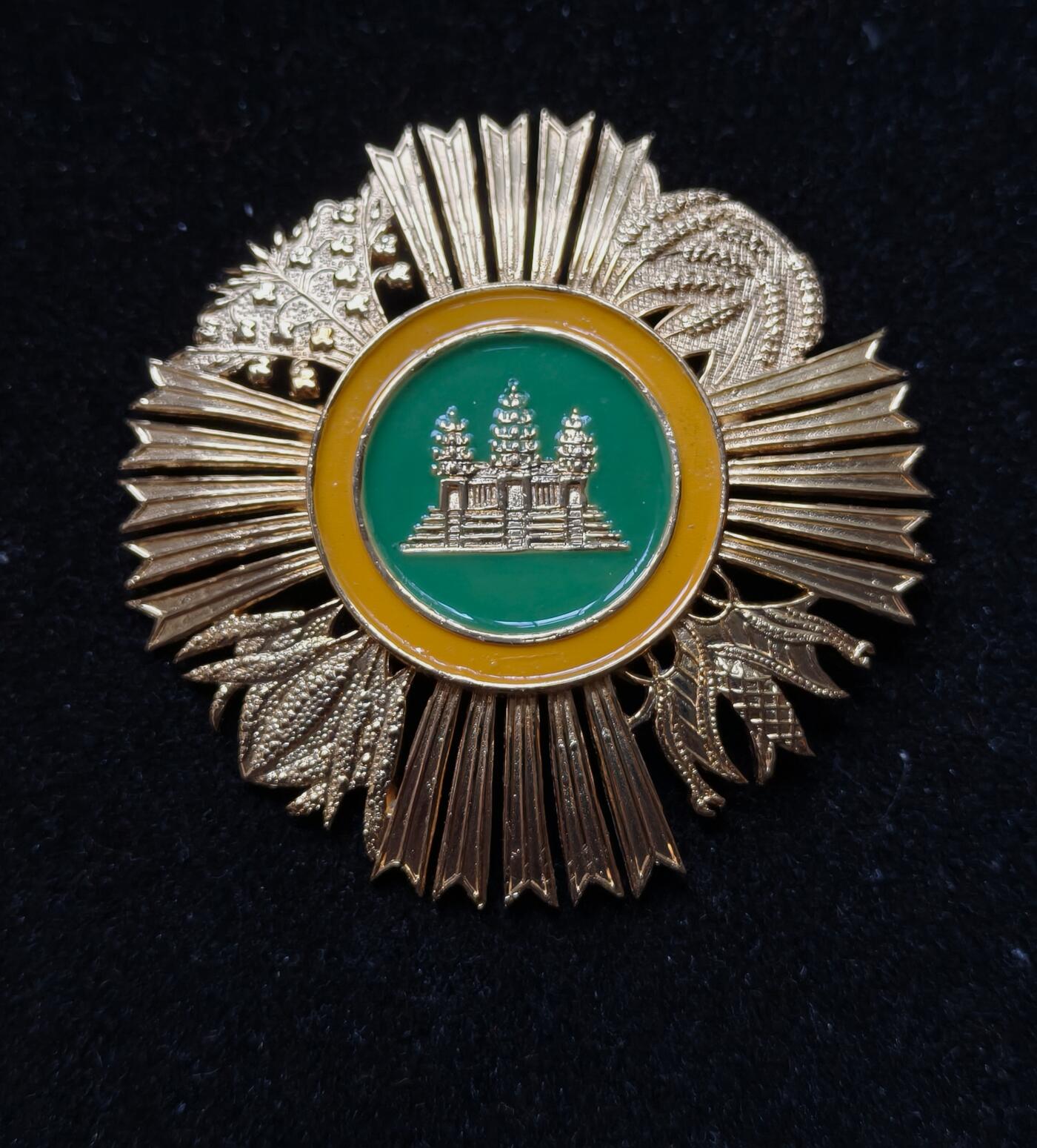 蜀地medal第10场精品专场拍卖 柬埔寨王国大十字级苏瓦塔拉勋章带盒、略一套