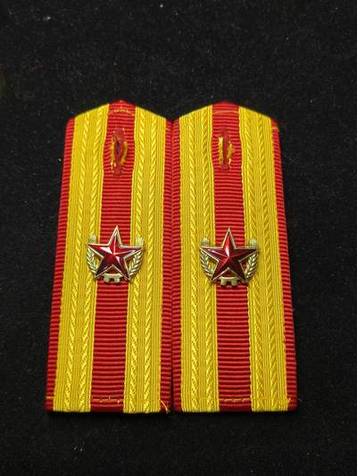蜀地medal第10场精品专场拍卖 - 北越南80年代肩章