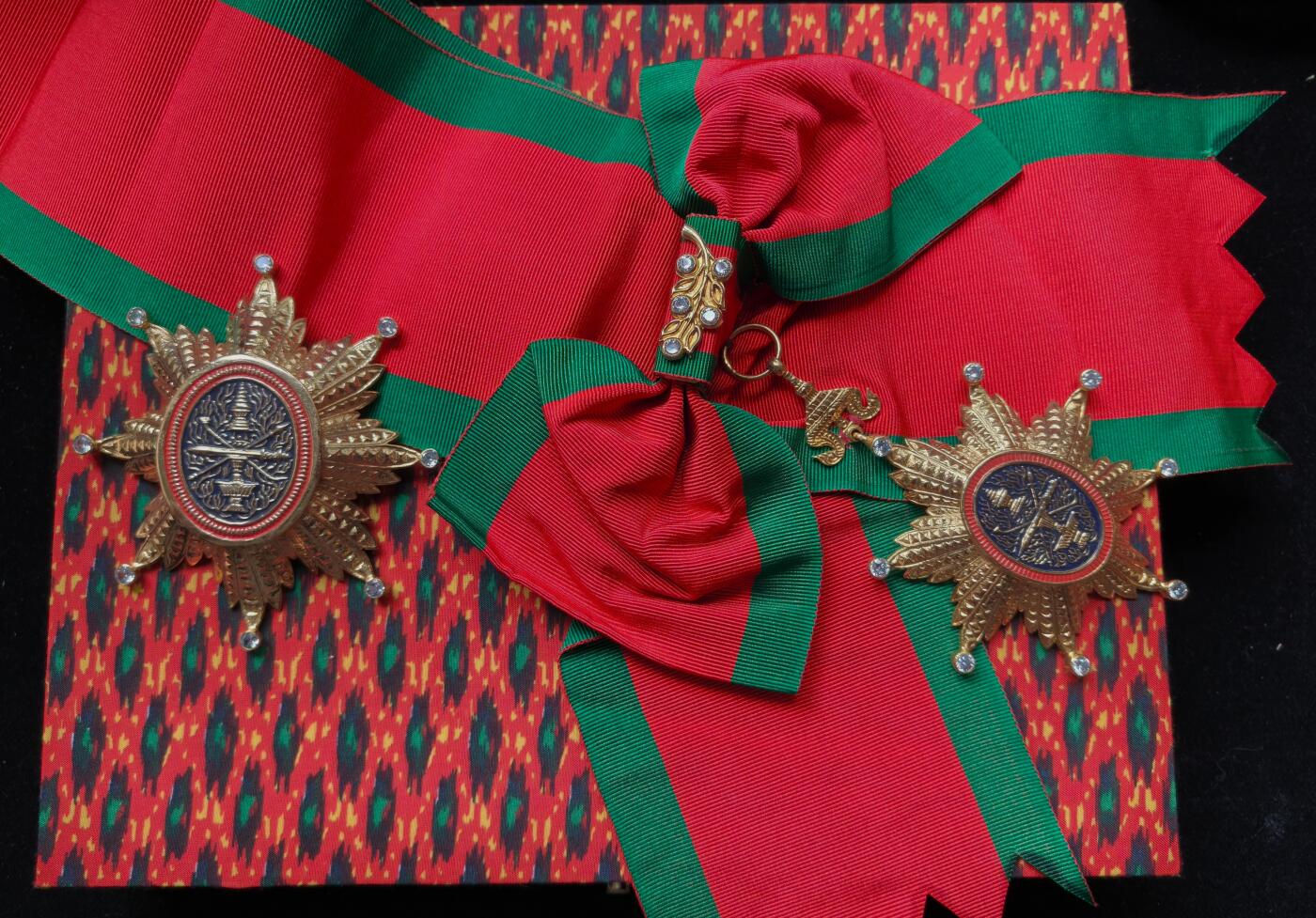 蜀地medal第10场精品专场拍卖 少见 柬埔寨王国大十字级皇室勋章定制带钻版本 带勋略原盒一套