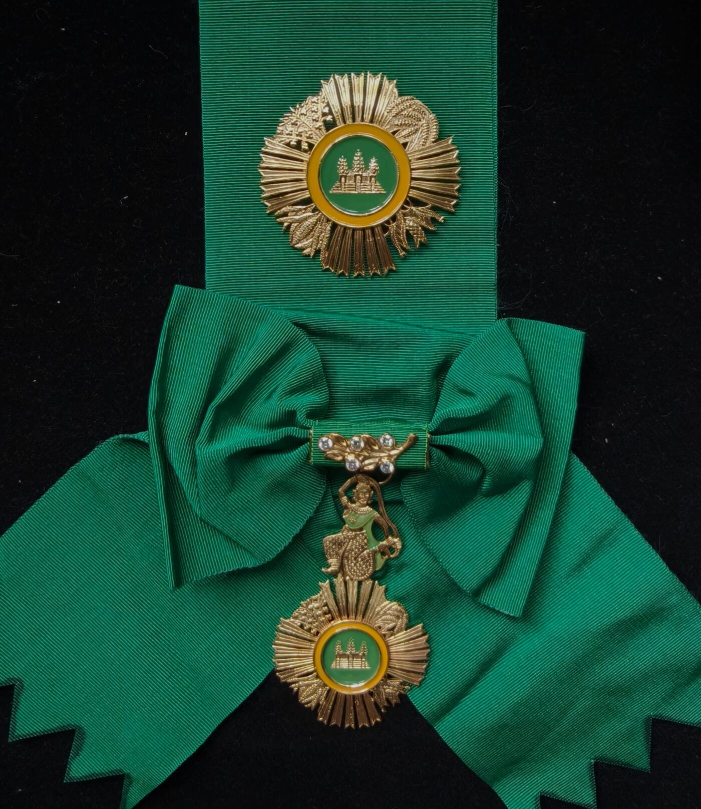 蜀地medal第10场精品专场拍卖 柬埔寨王国大十字级苏瓦塔拉勋章带盒、略一套