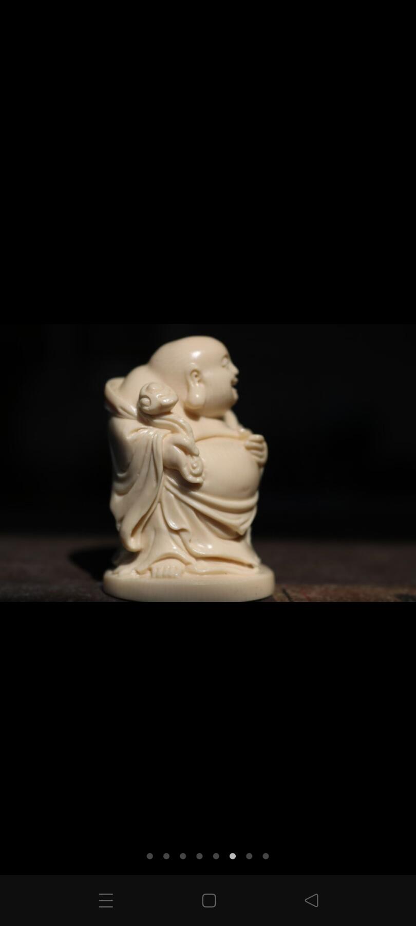 ya雕刻“弥勒佛”……