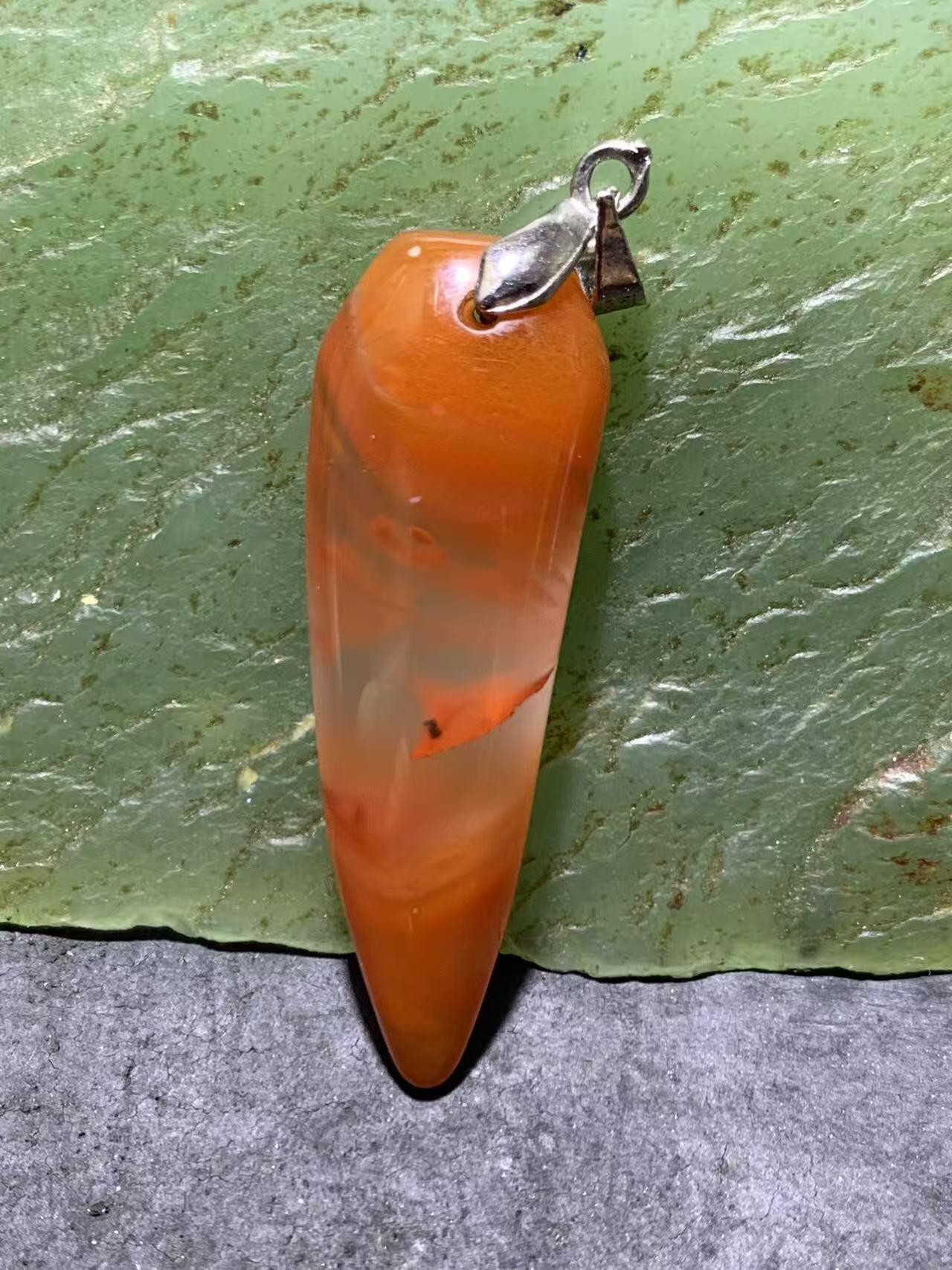 南红玛瑙荔枝冻飘火焰纹随形牙通货吊坠一个，，，
