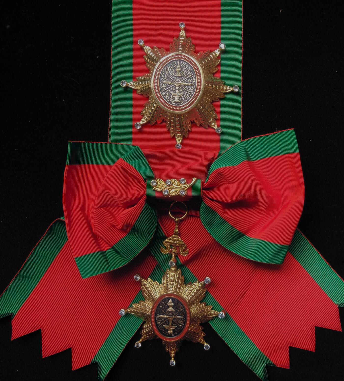 蜀地medal第10场精品专场拍卖 少见 柬埔寨王国大十字级皇室勋章定制带钻版本 带勋略原盒一套