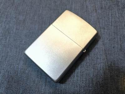 罗岚⭐爱藏⭐精品专拍-分享拍场赚佣金 - 美国芝宝（Zippo）燃油打火机--经典拉丝银色款 夕法尼亚州布拉德福德（Bradford, PA 16701 ）进口 基本全新到手可使用