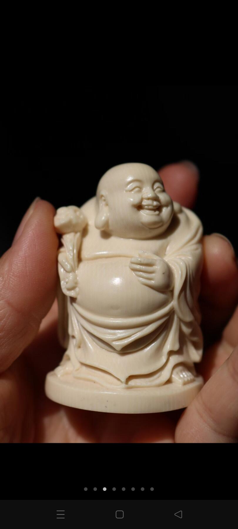 ya雕刻“弥勒佛”……