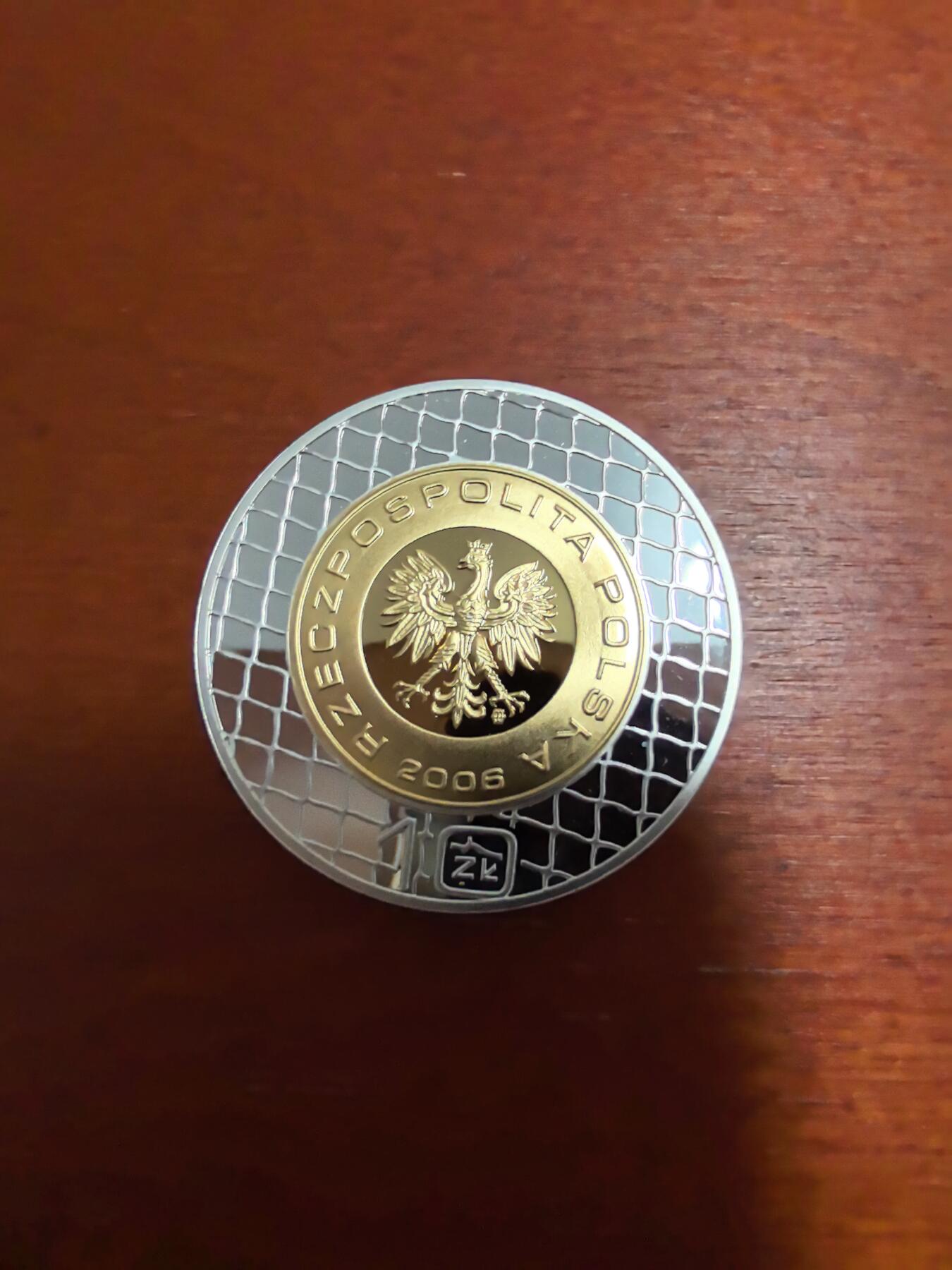 长老汇蛇年精选第三十三场拍卖 2006波兰世界杯10兹罗提镀金精制银币，外圈银，内圈银镀金，14.14克925银