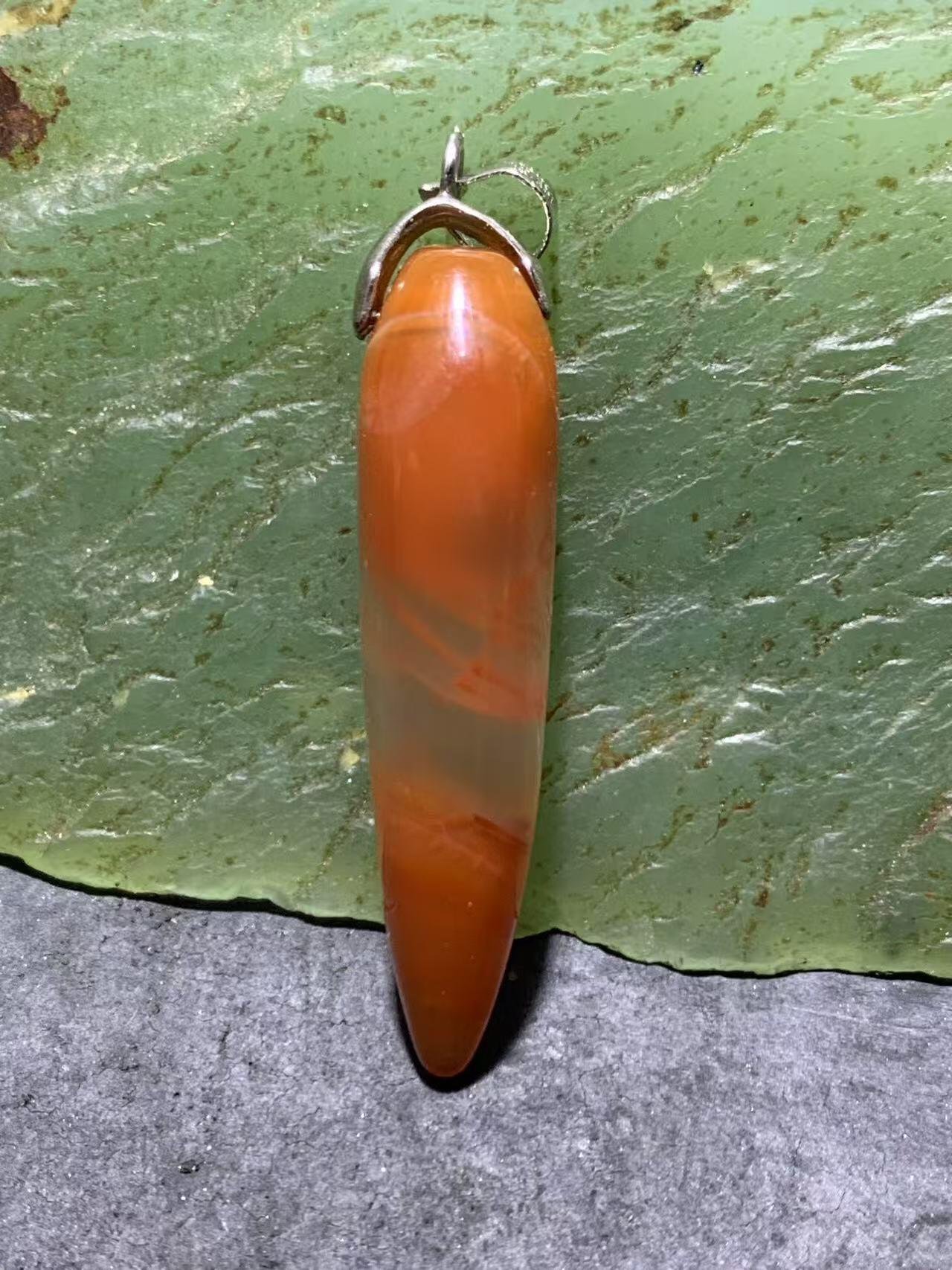 南红玛瑙荔枝冻飘火焰纹随形牙通货吊坠一个，，，