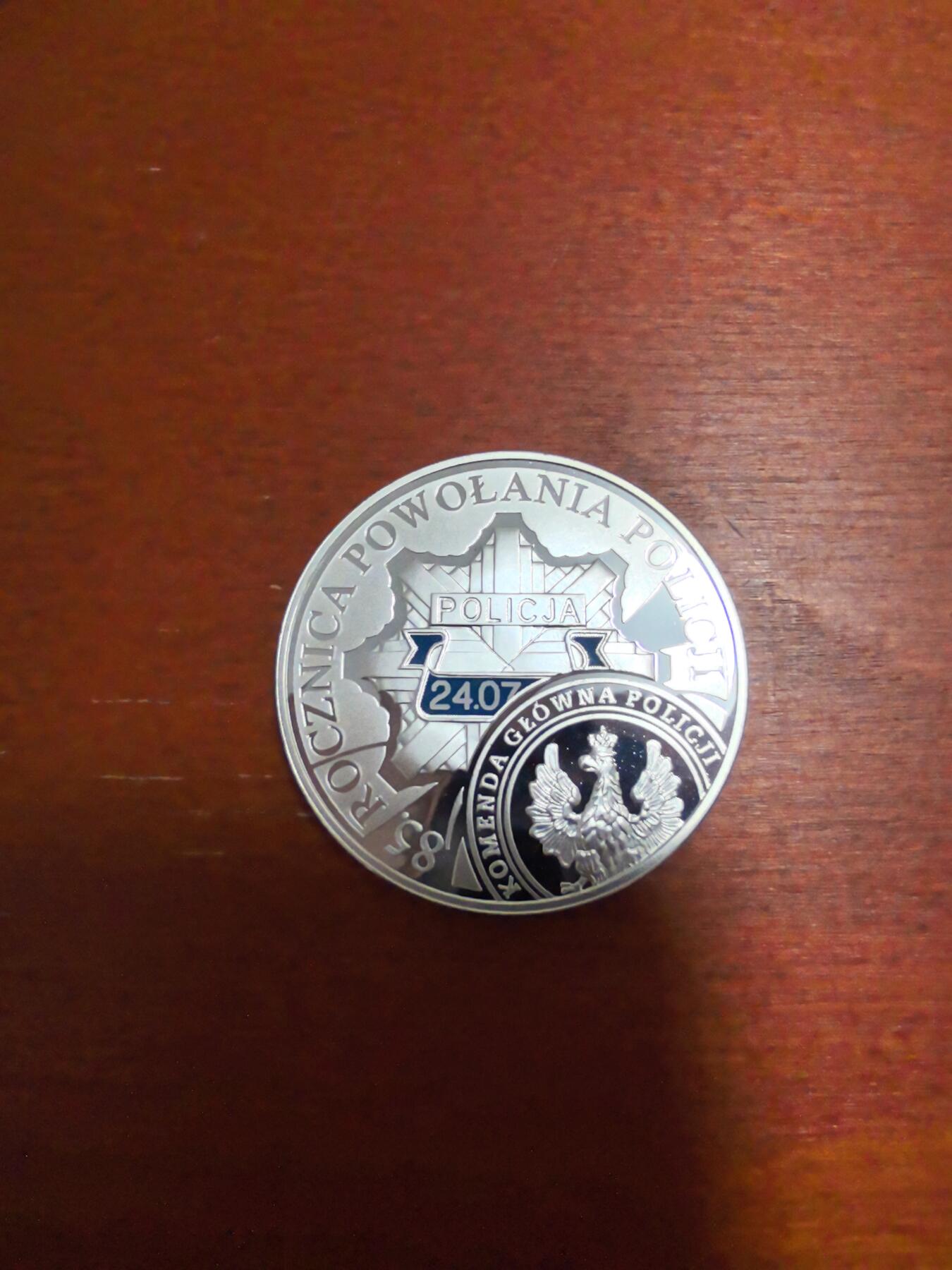 长老汇蛇年精选第三十三场拍卖 2004波兰警察85周年10兹罗提局部彩色精制银币，14.14克925银