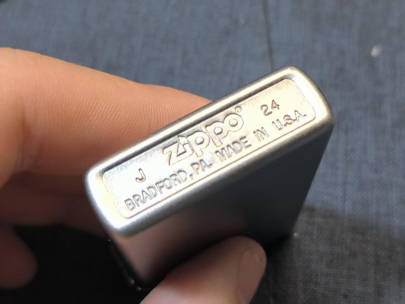 罗岚⭐爱藏⭐精品专拍-分享拍场赚佣金 美国芝宝（Zippo）燃油打火机--经典拉丝银色款 夕法尼亚州布拉德福德（Bradford, PA 16701 ）进口 基本全新到手可使用