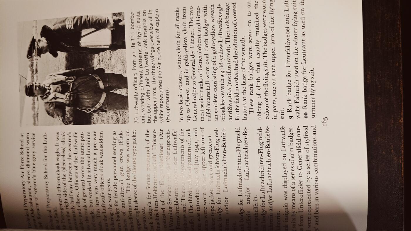 罗岚⭐爱藏⭐精品专拍-分享拍场赚佣金 《第三帝国的徽章与标识（1933 - 1945）》-该书聚焦第三帝国时期各类徽章、军衔标识等，是研究第三德国军事、政治文化符号，以及相关历史收藏领域的参考资料