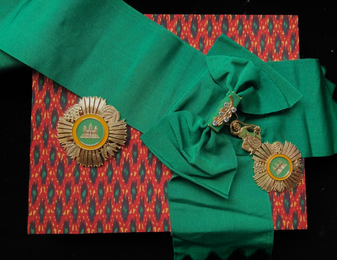 蜀地medal第10场精品专场拍卖 柬埔寨王国大十字级苏瓦塔拉勋章带盒、略一套