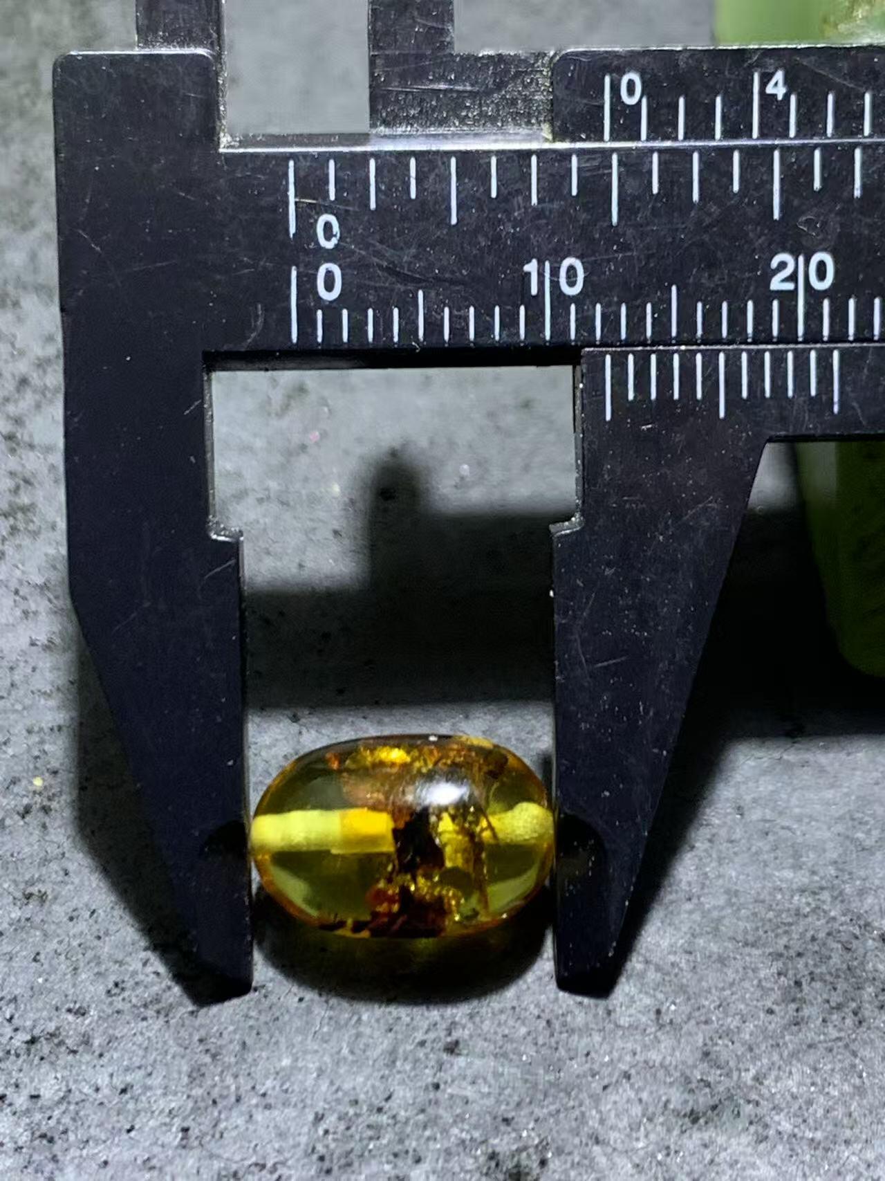 乌克兰花珀通货枣形桶珠一个，，